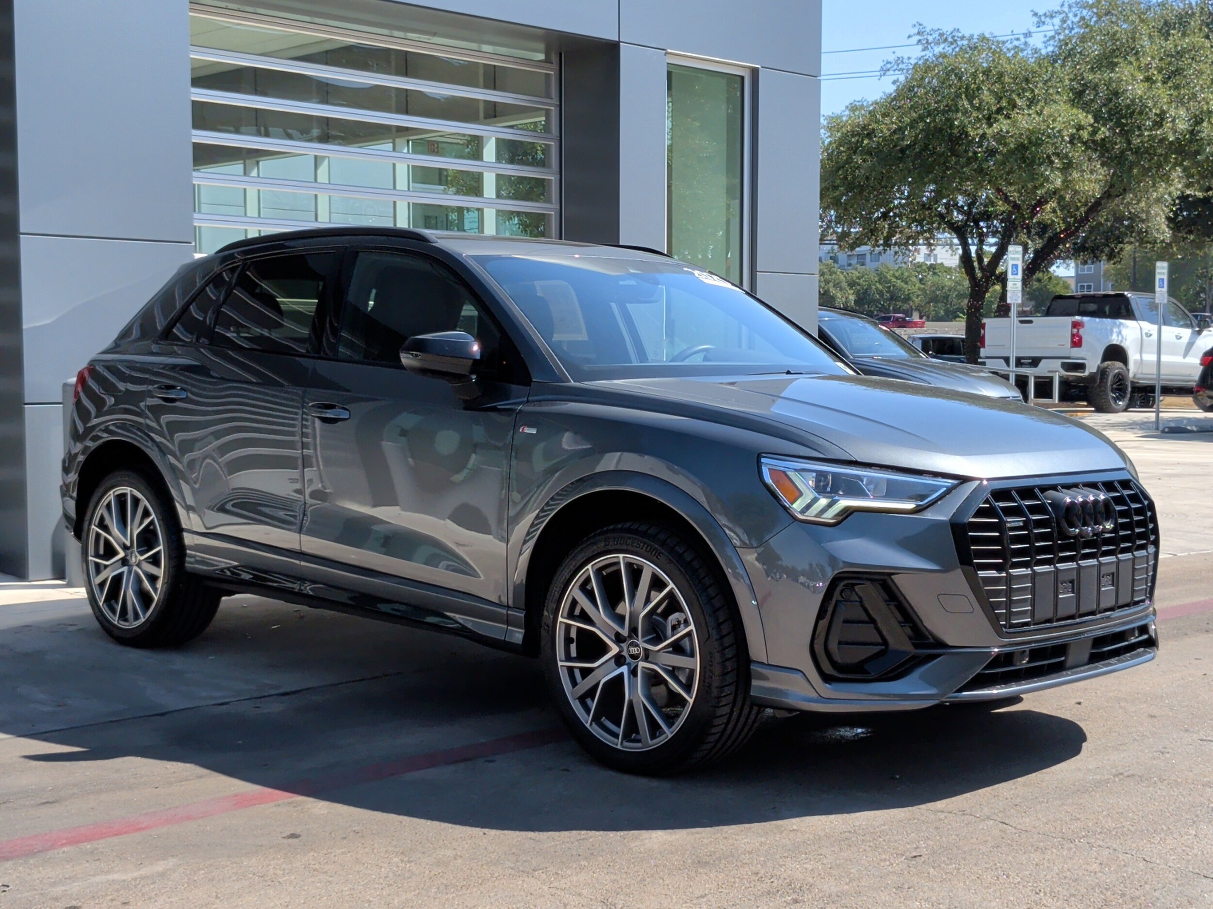 2025 Audi Q3 S line Premium Plus photo 2