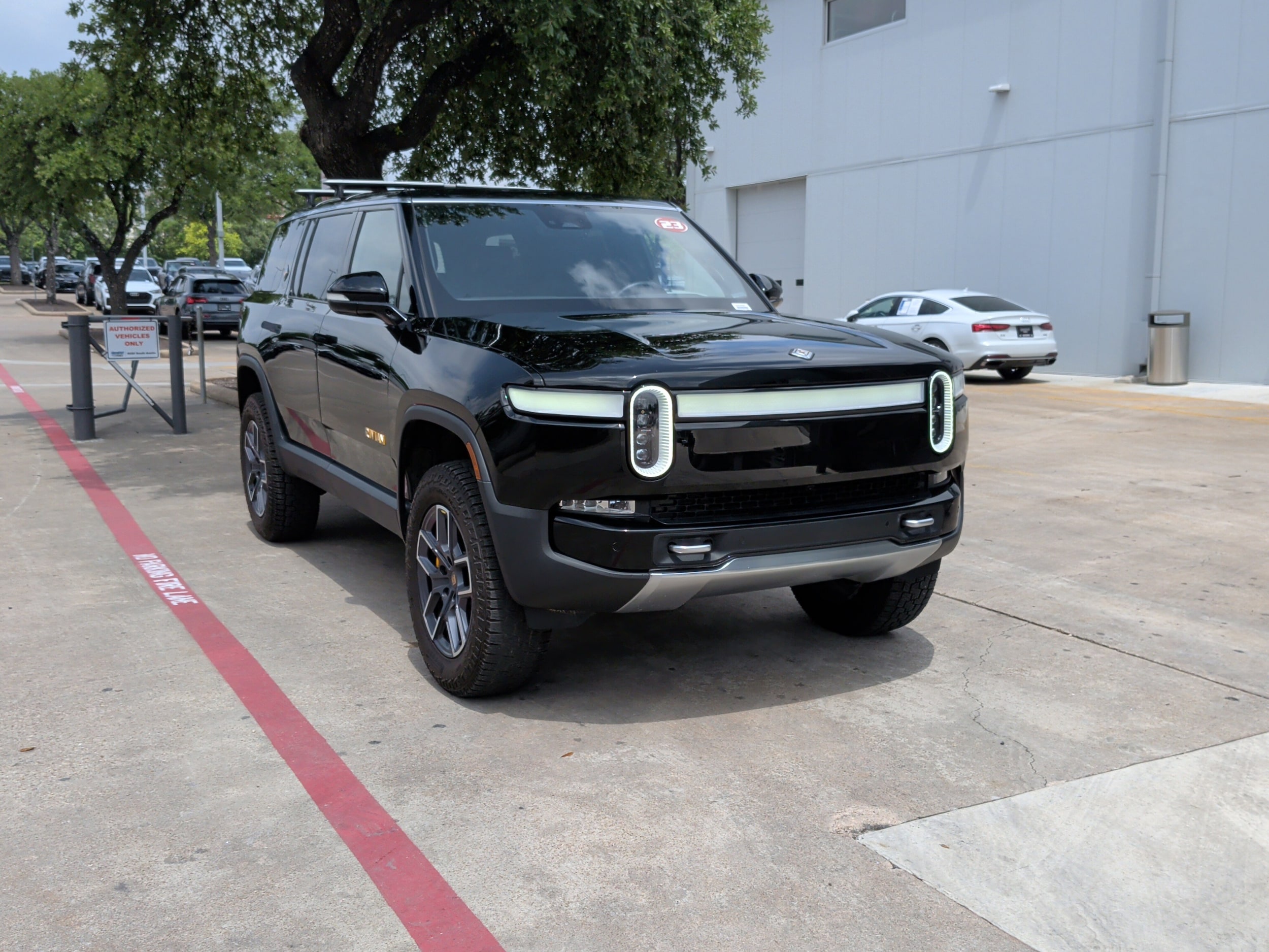 Used 2023 Rivian R1S Adventure with VIN 7PDSGABA0PN019234 for sale in Austin, TX