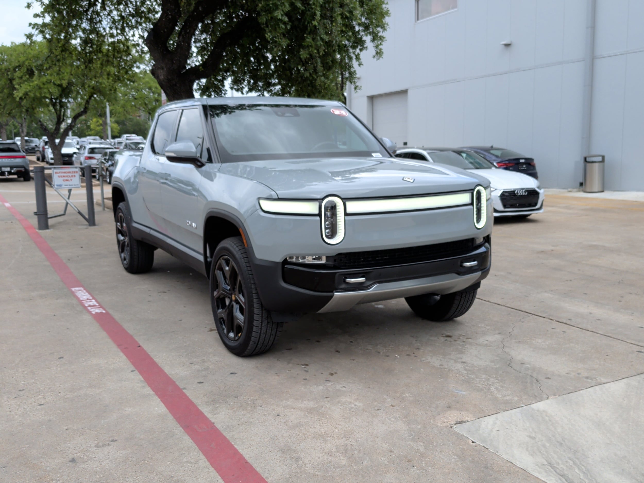 Used 2023 Rivian R1T Adventure with VIN 7FCTGBAA2PN027106 for sale in Austin, TX