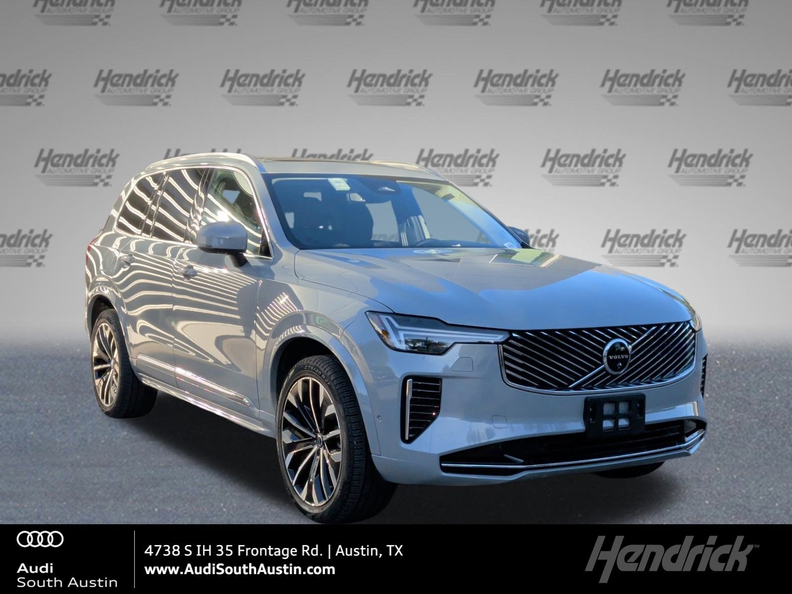 2025 Volvo XC90 Plus's photo