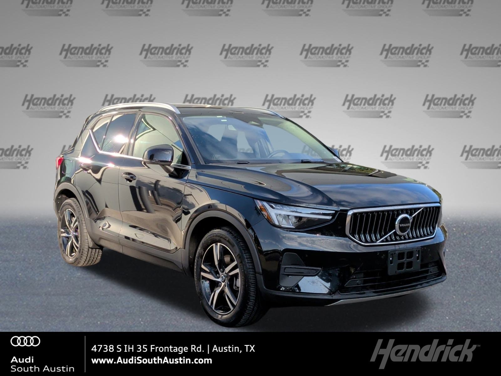 2025 Volvo XC40 Core