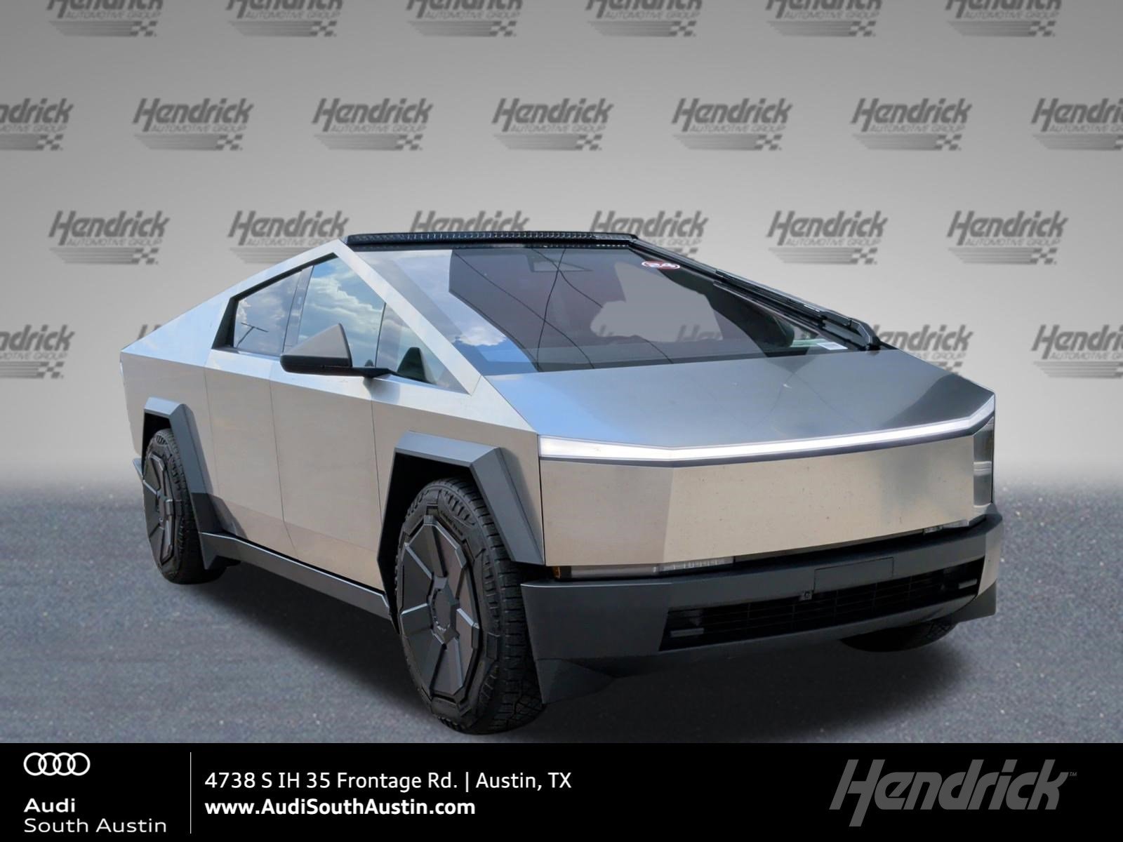 2024 Tesla Cybertruck's photo