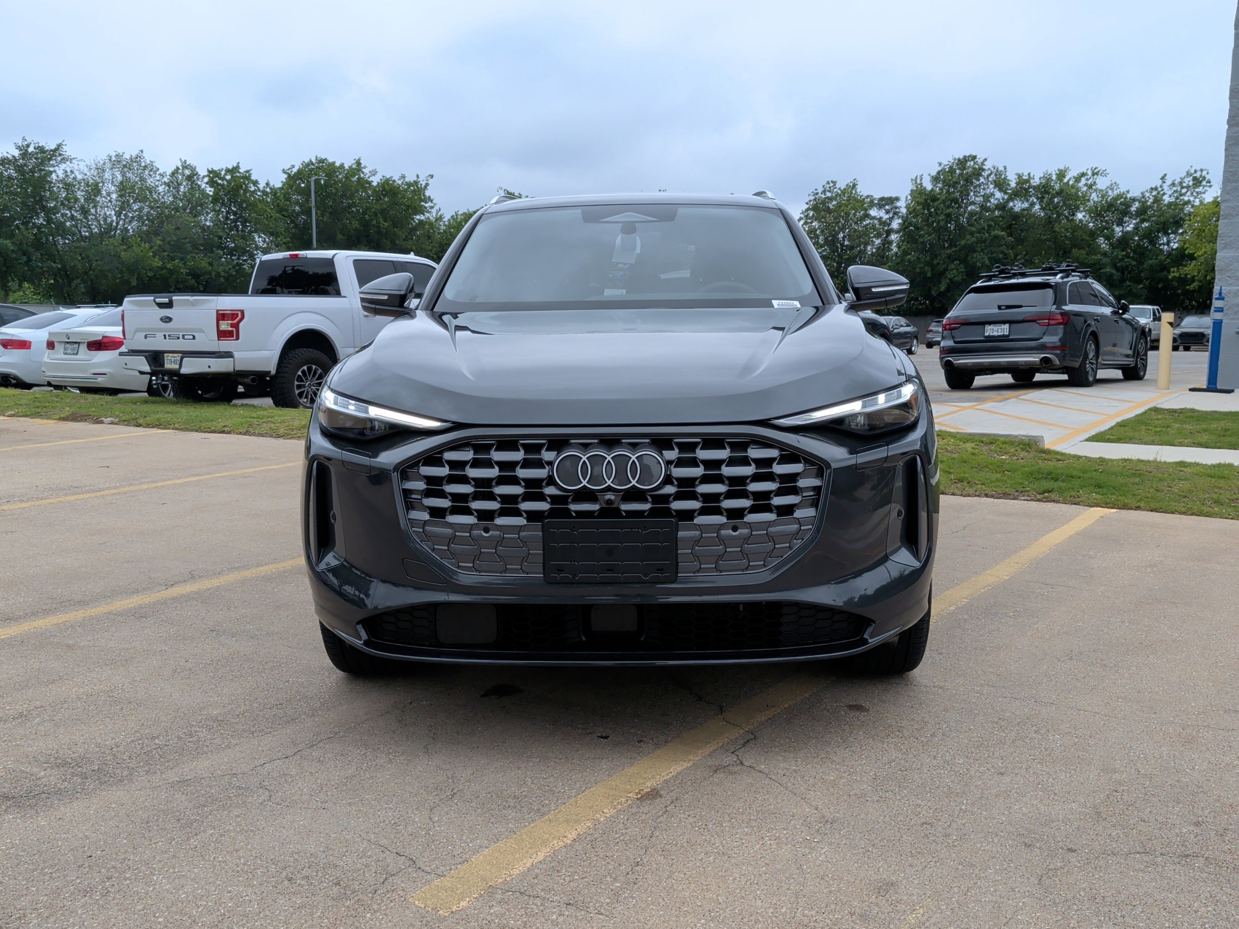 2026 Audi Q5 Premium Plus photo 2