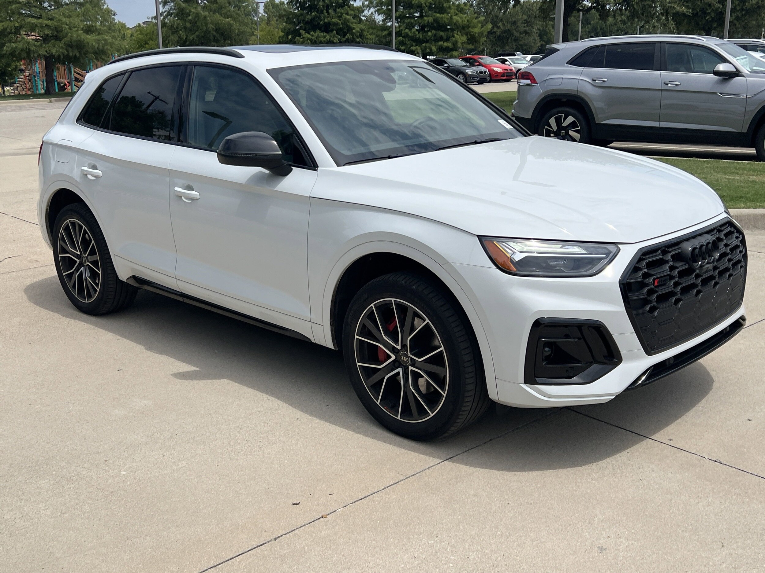 2025 Audi SQ5 Premium Plus photo 2