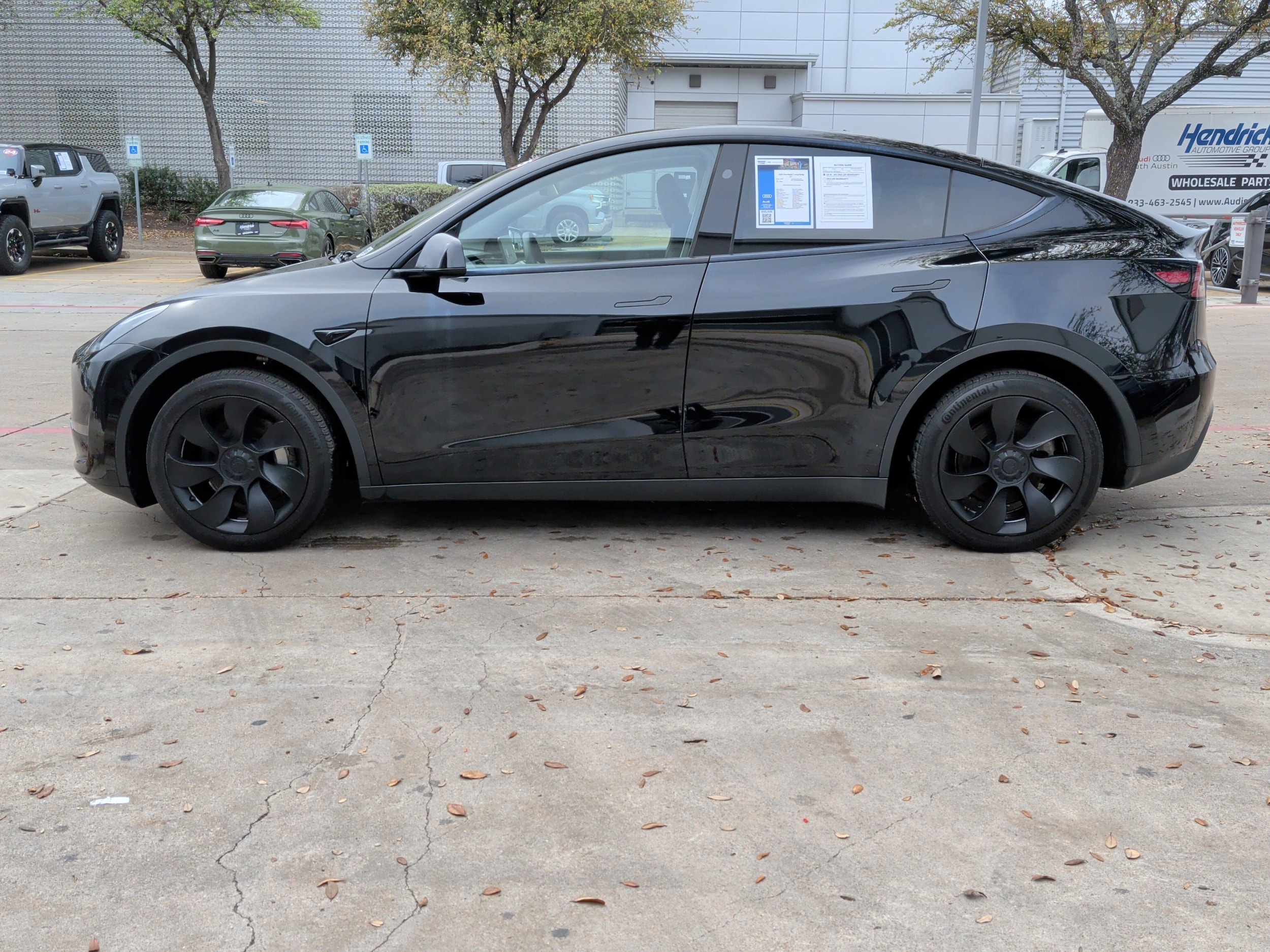 2025 Tesla Model Y Long Range photo 5