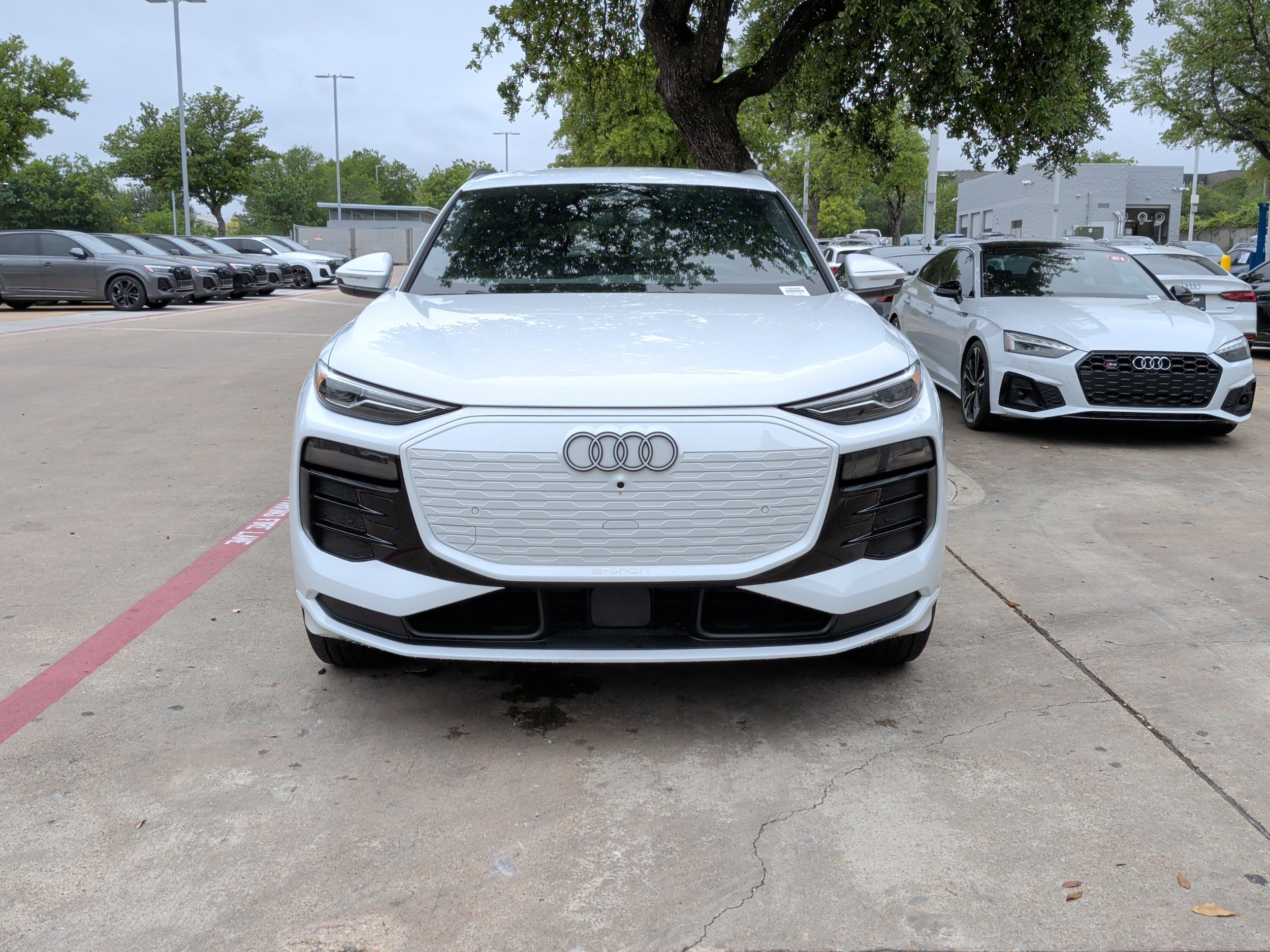 2025 Audi Q6 e-tron Premium photo 2