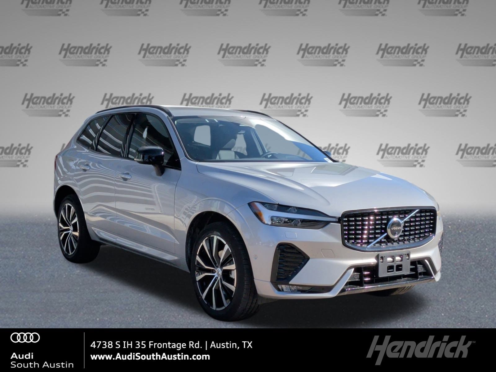 2025 Volvo XC60 Plus's photo