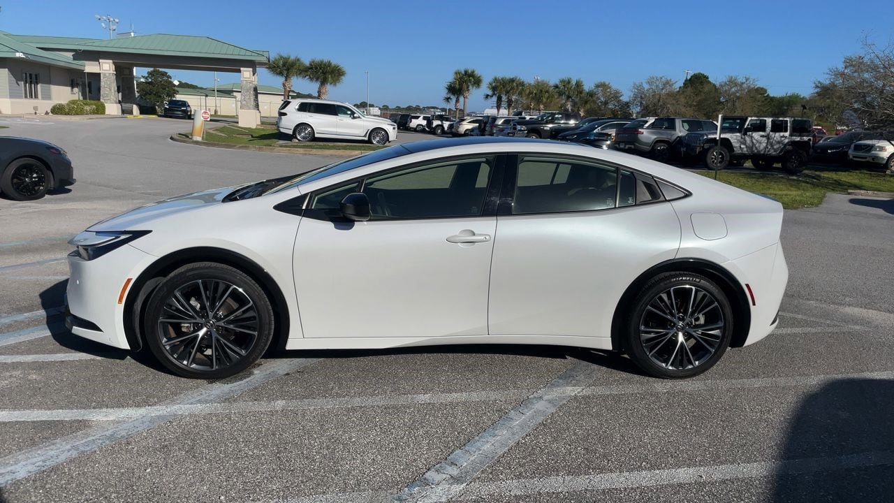 2024 Toyota Prius XLE photo 6