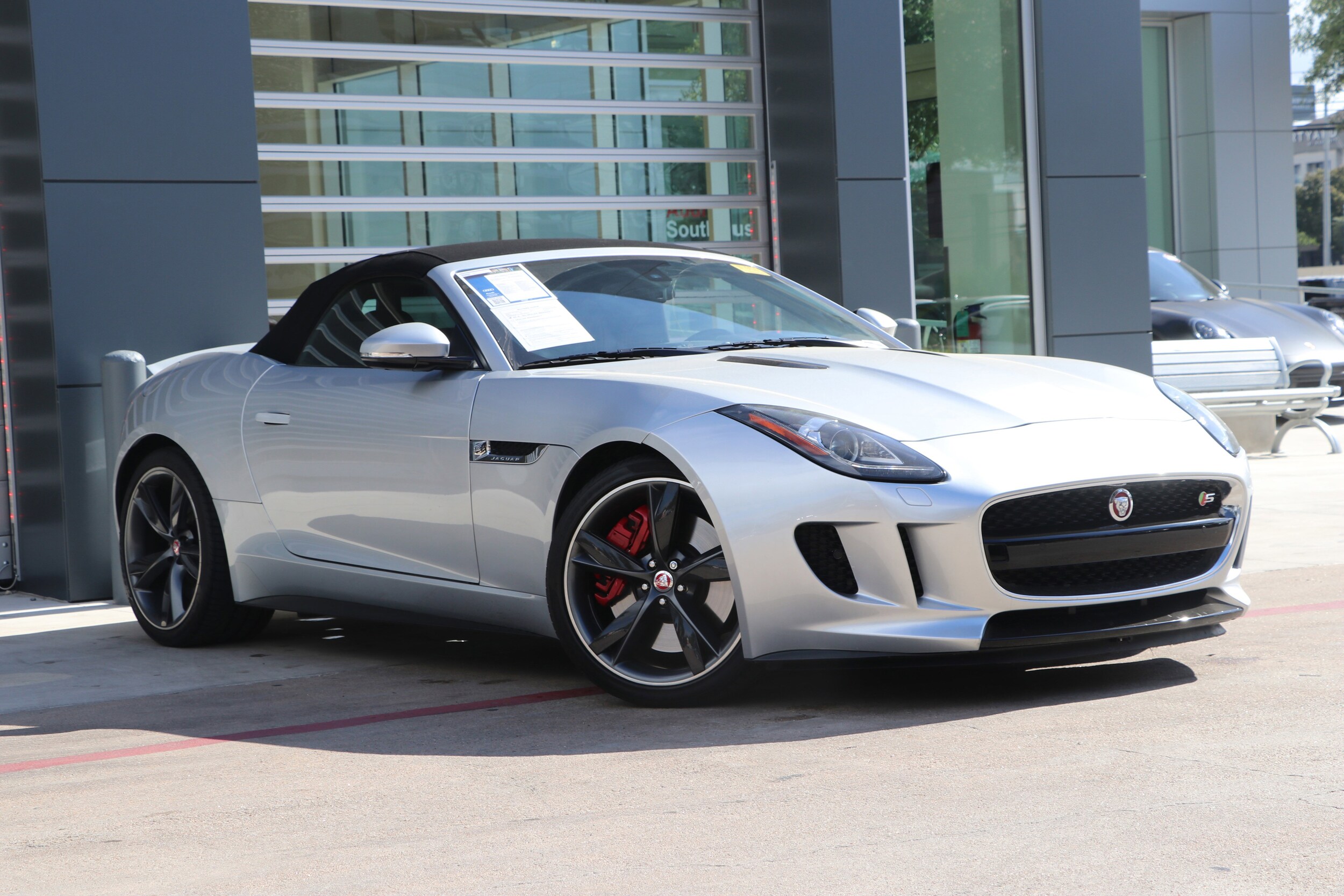 2015 Jaguar F-TYPE V8 S photo 2