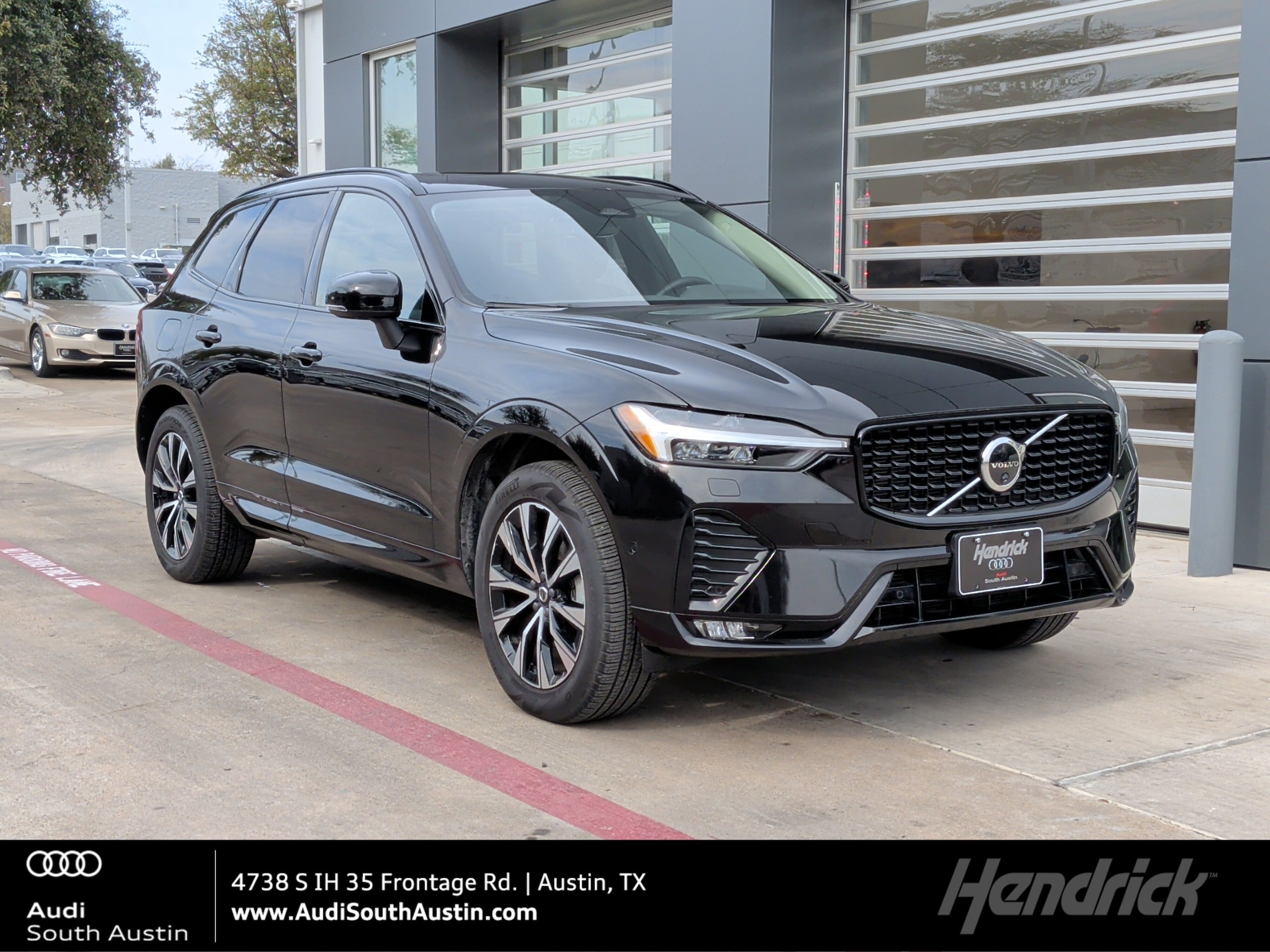 2025 Volvo XC60 Plus's photo