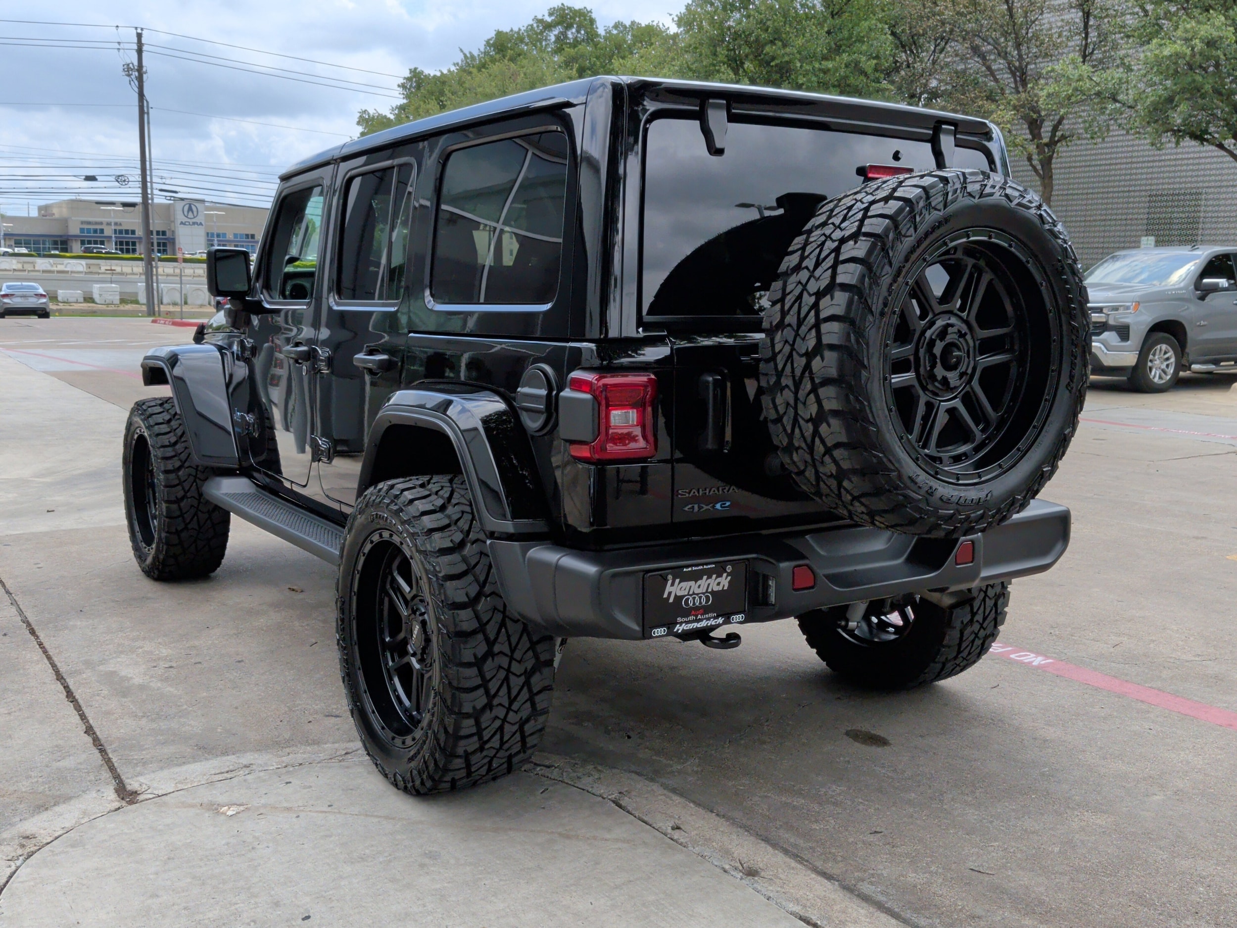 2025 Jeep Wrangler 4xe Sahara photo 3