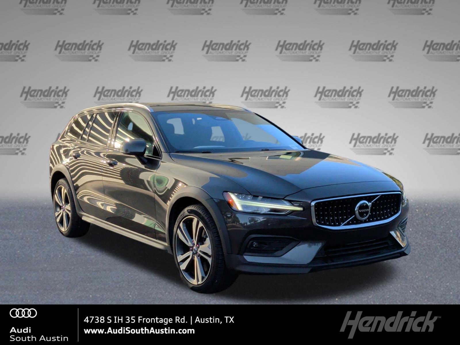 2025 Volvo V60 Cross Country Plus's photo