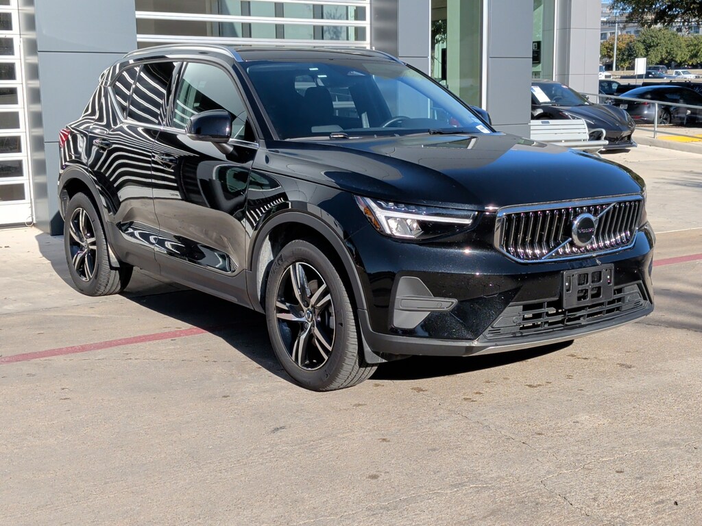 Used 2025 Volvo XC40 Core Bright Theme SUV