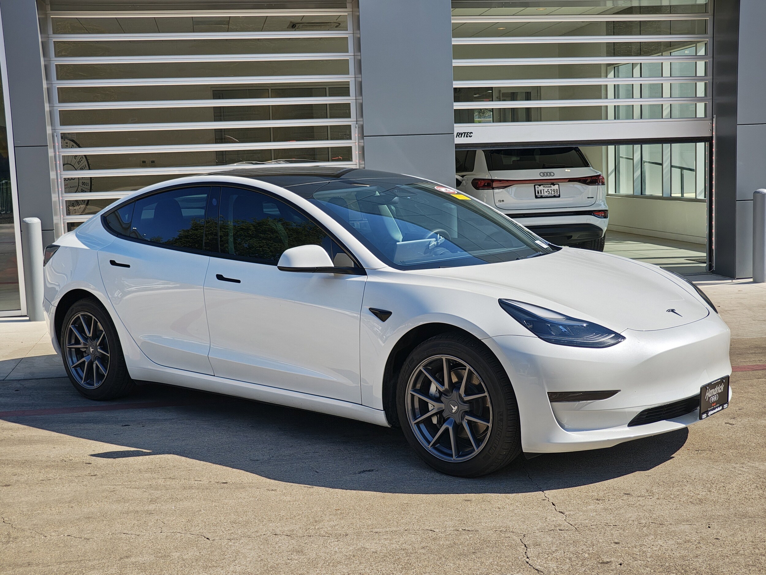 2023 Tesla Model 3 photo 2
