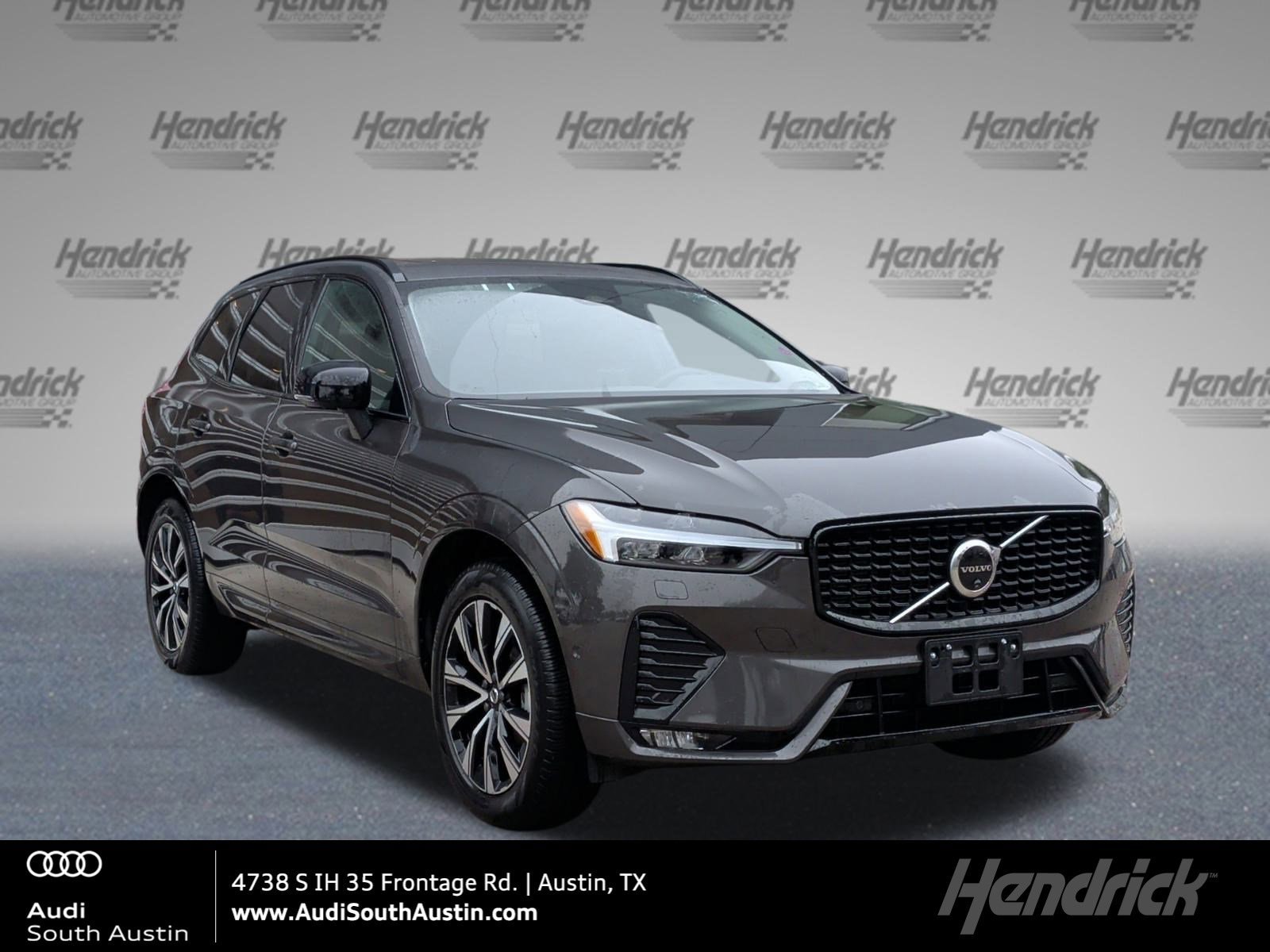 2025 Volvo XC60 Plus's photo