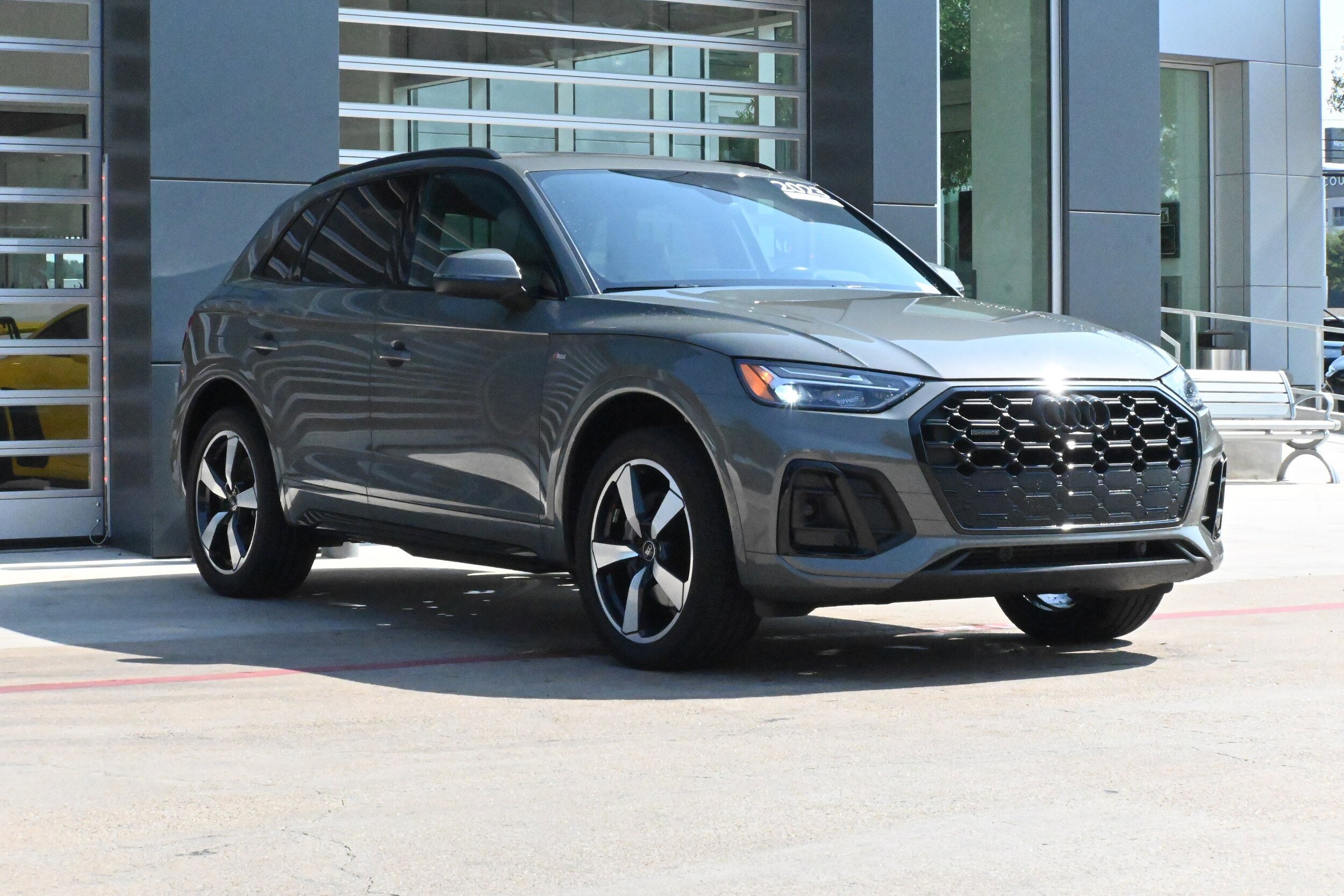 2023 Audi Q5 S line Premium Plus photo 2