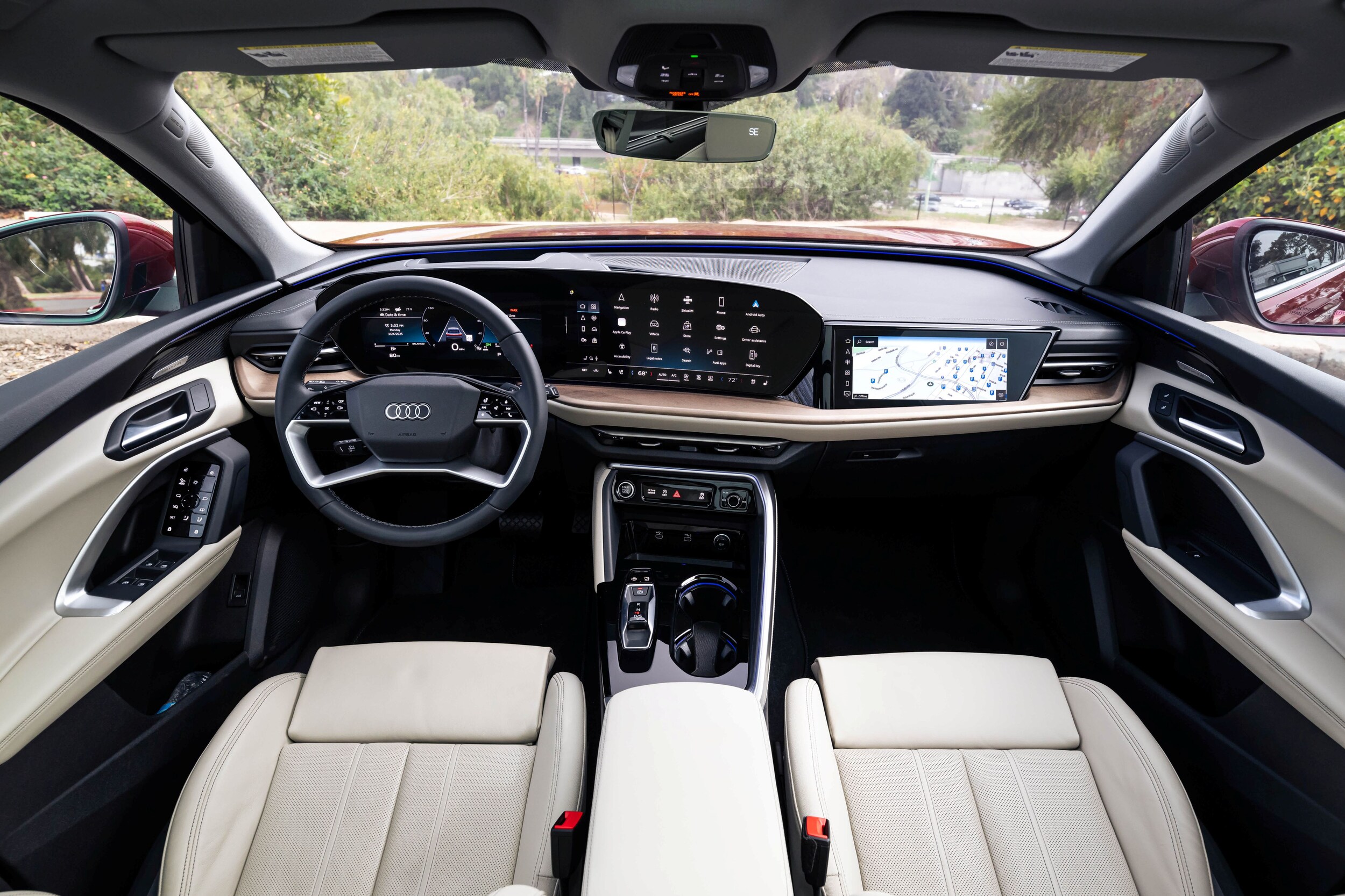 MY25%20-%20Q5%20-%20Interior%20-%20Parked.jpg