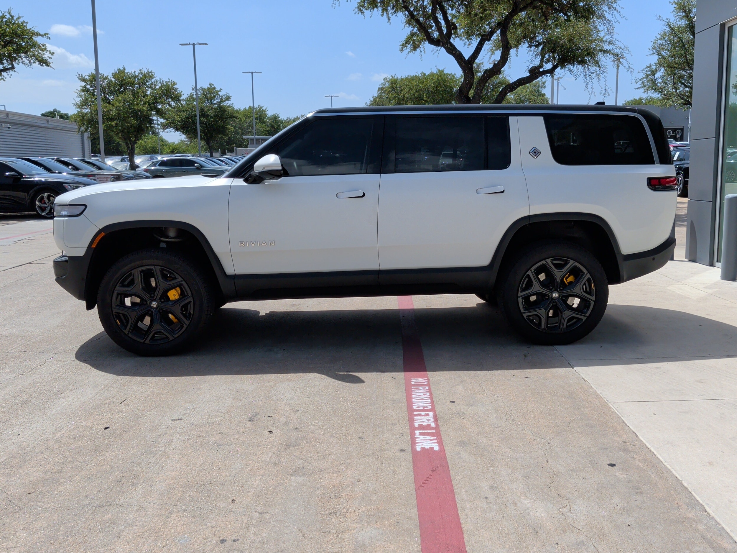 Rivian R1S Adventure