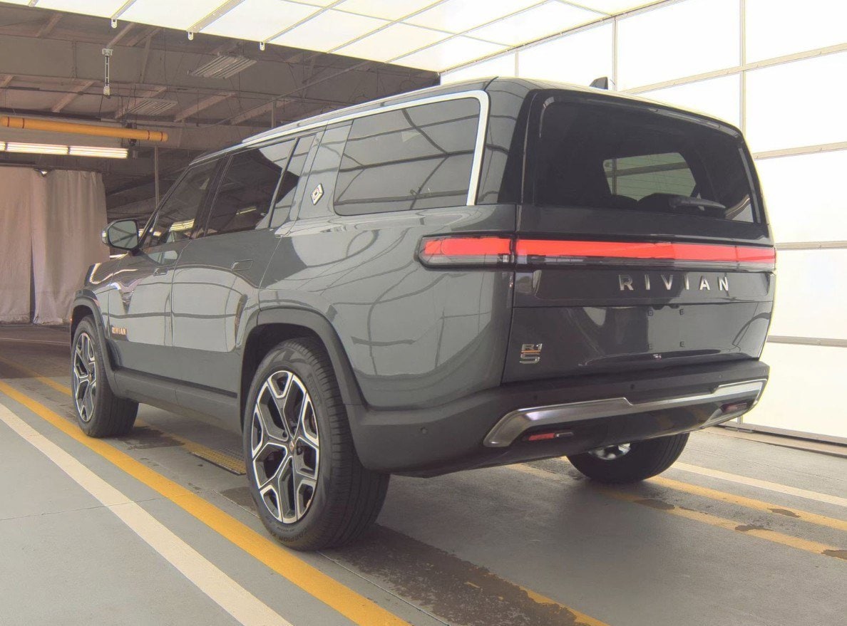 Rivian R1S Adventure Quad-Motor Large Pack