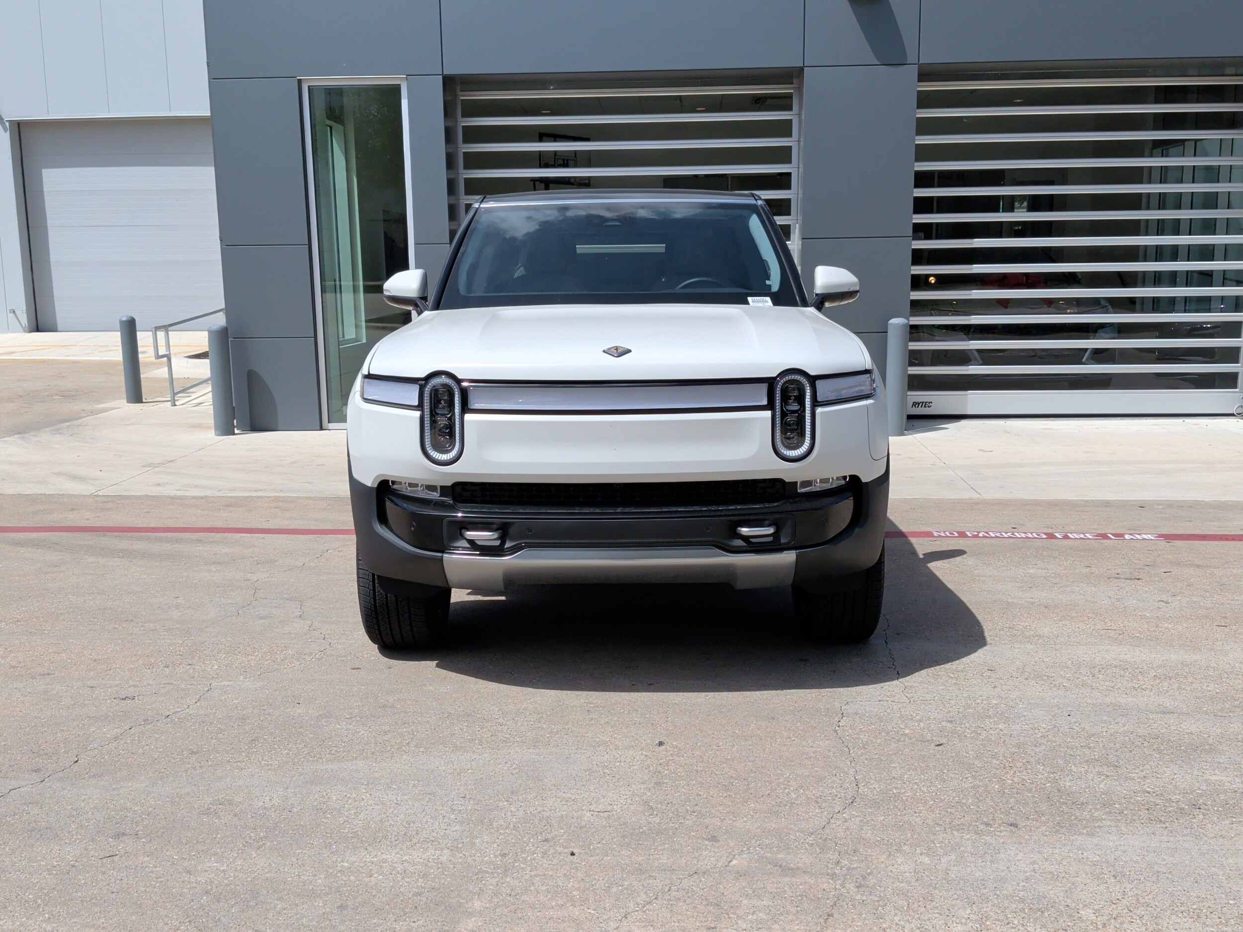 Rivian R1S Adventure