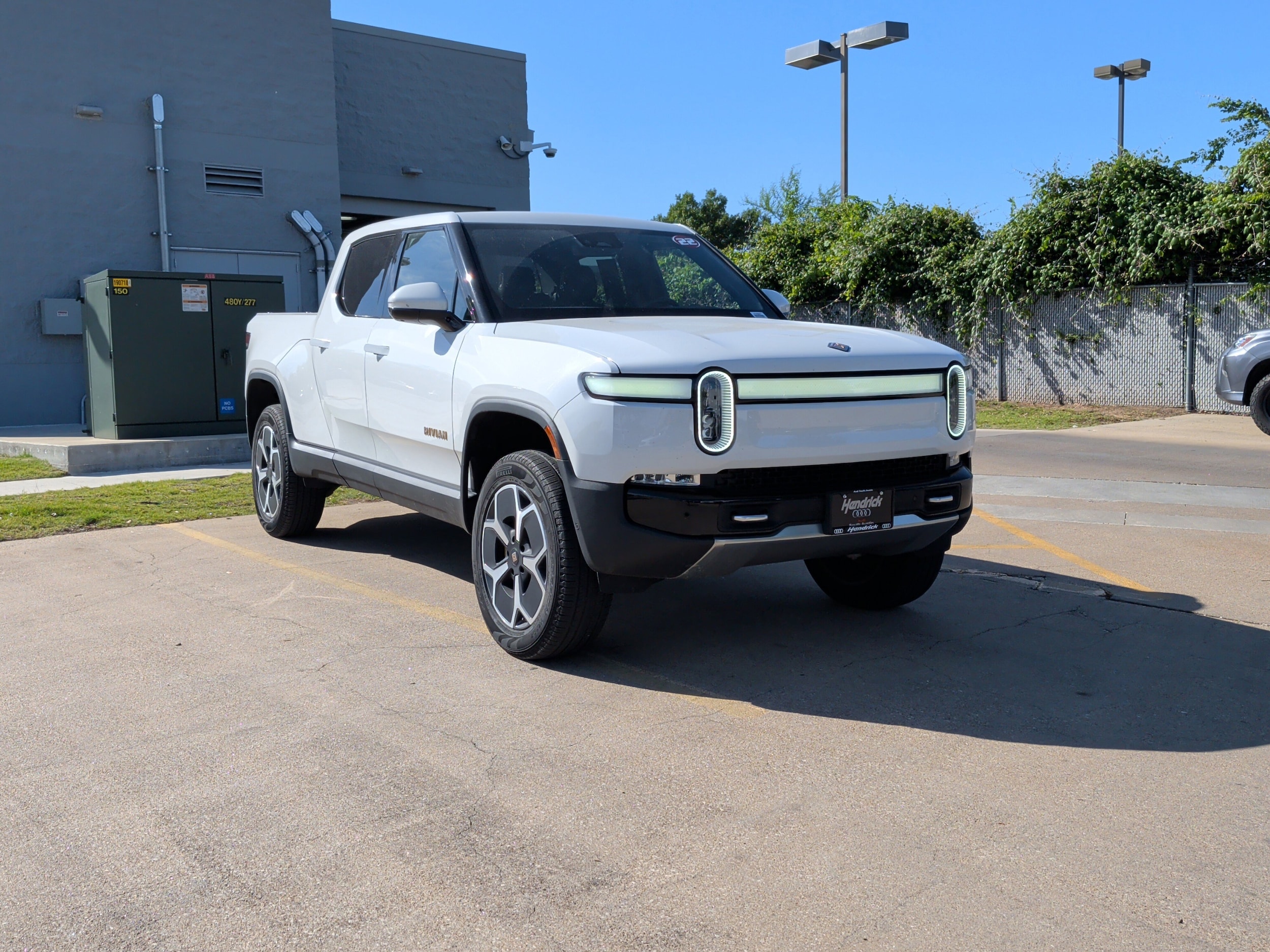 Used 2022 Rivian R1T Adventure with VIN 7FCTGAAA4NN016003 for sale in Austin, TX