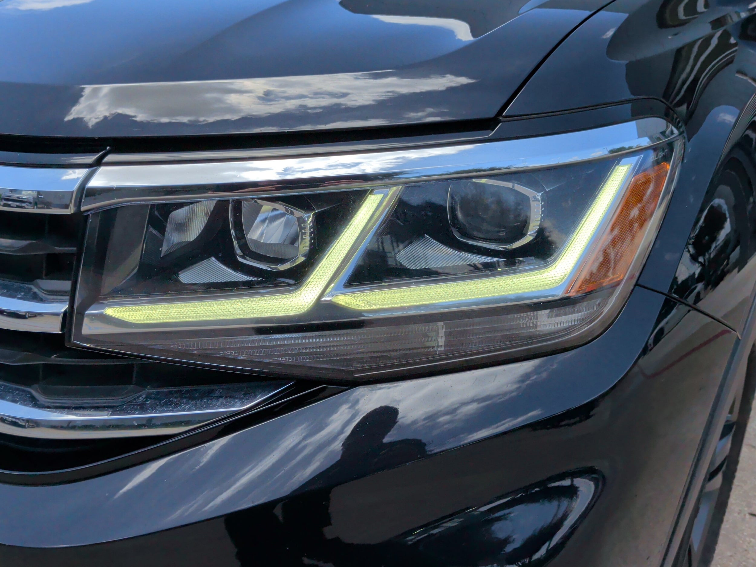 2022 Volkswagen Atlas Cross Sport 2.0T SEL R-Line 4MOTION