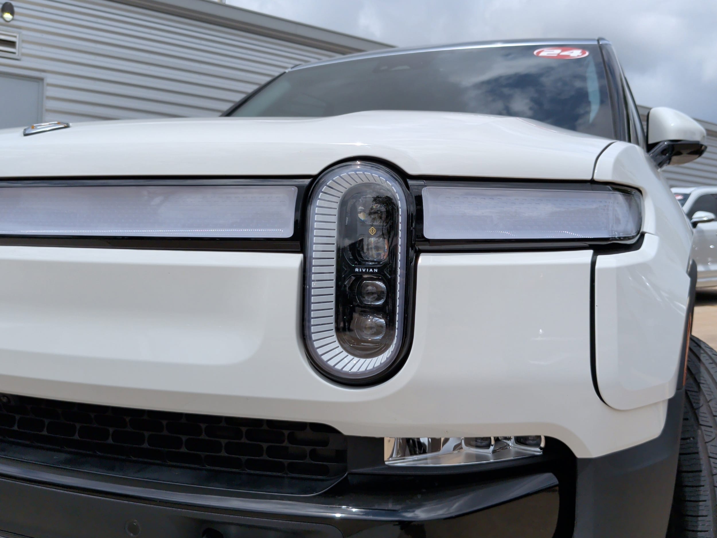 Rivian R1S Adventure Quad-Motor Large Pack