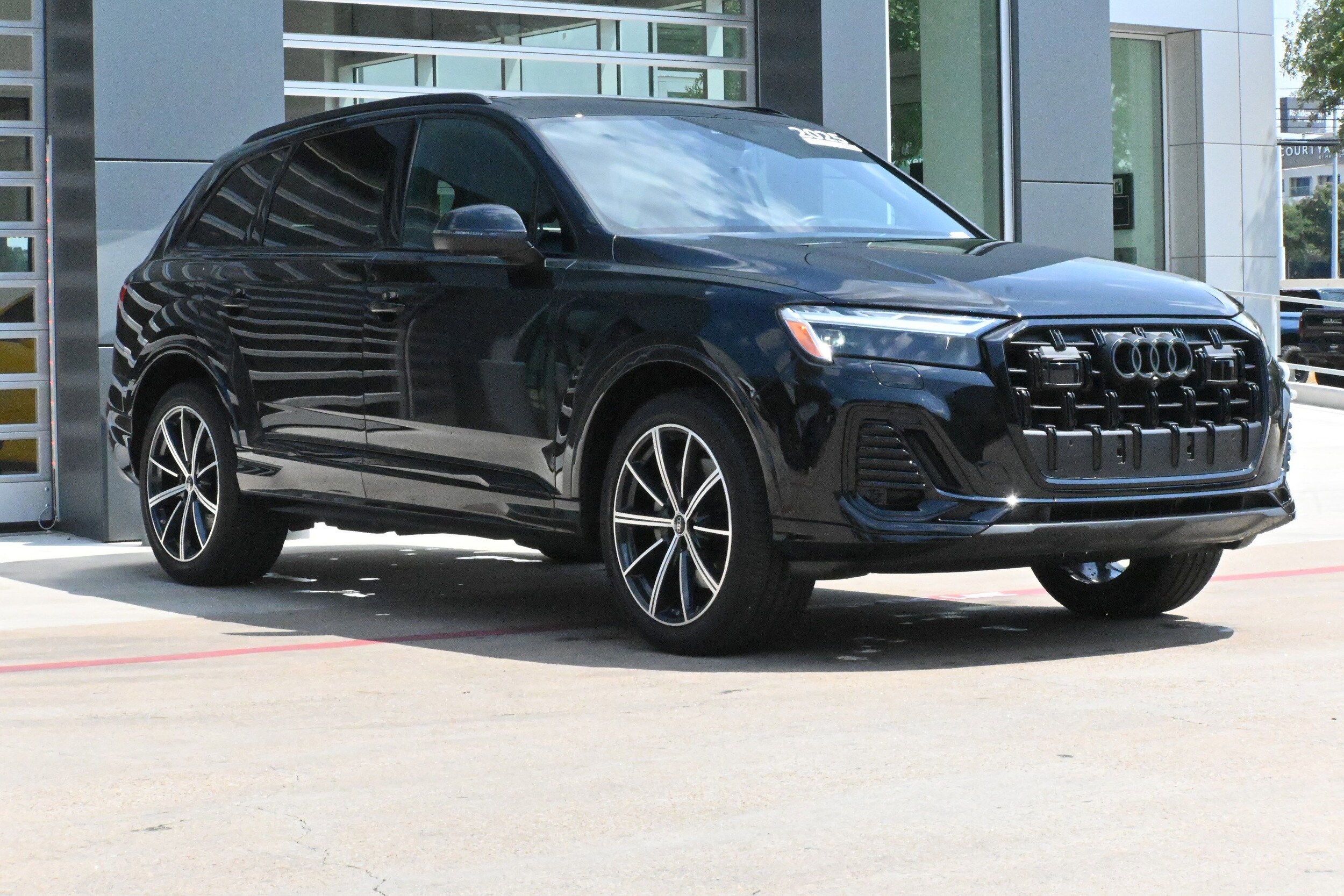 2025 Audi Q7 Premium Plus photo 2