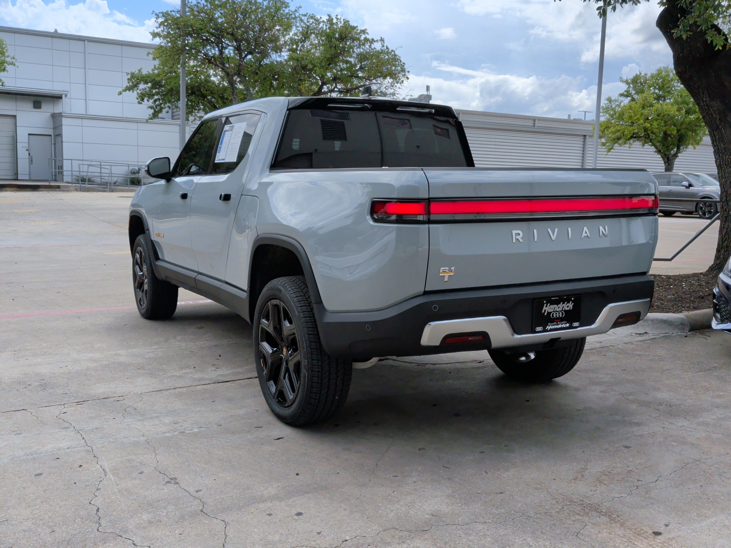 2023 Rivian R1T Adventure Quad-Motor Large Pack photo 6