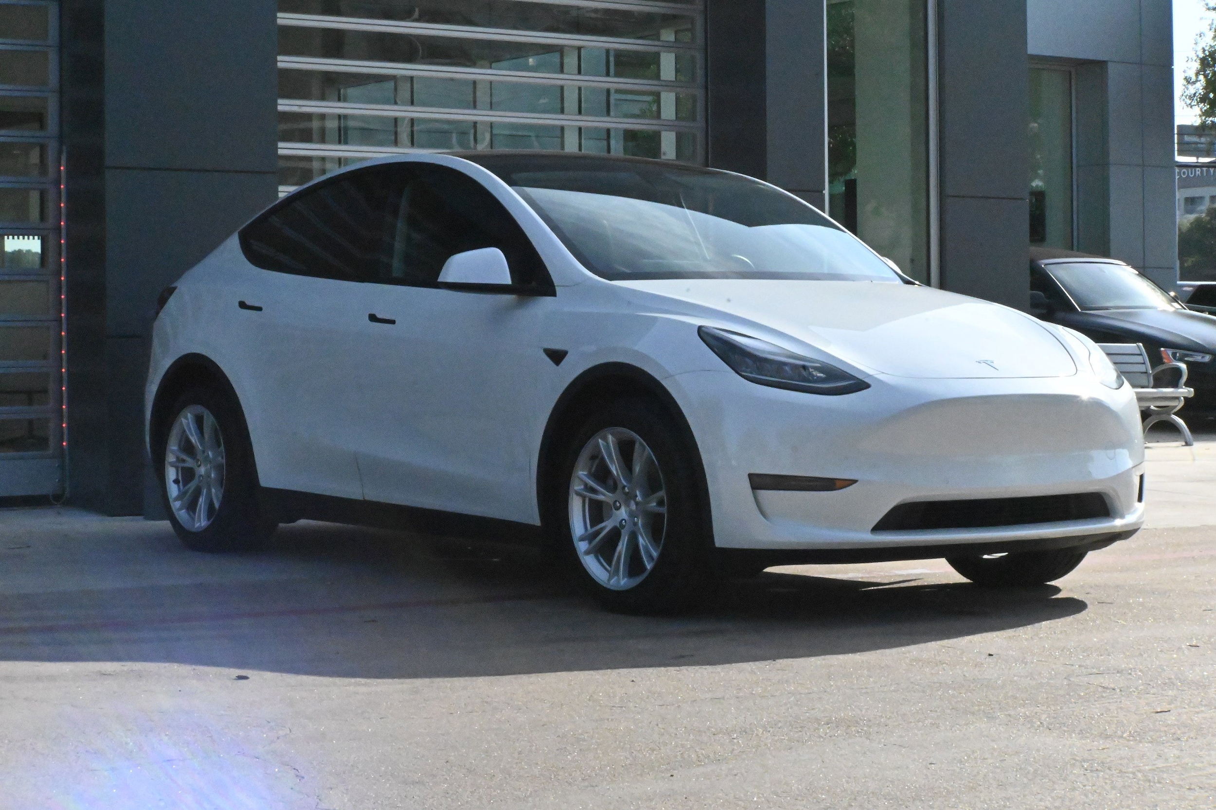 Used 2021 Tesla Model Y Long Range with VIN 5YJYGDEEXMF060823 for sale in Northfield, Minnesota