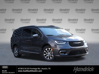 2022 Chrysler Pacifica Hybrid Pinnacle Minivan