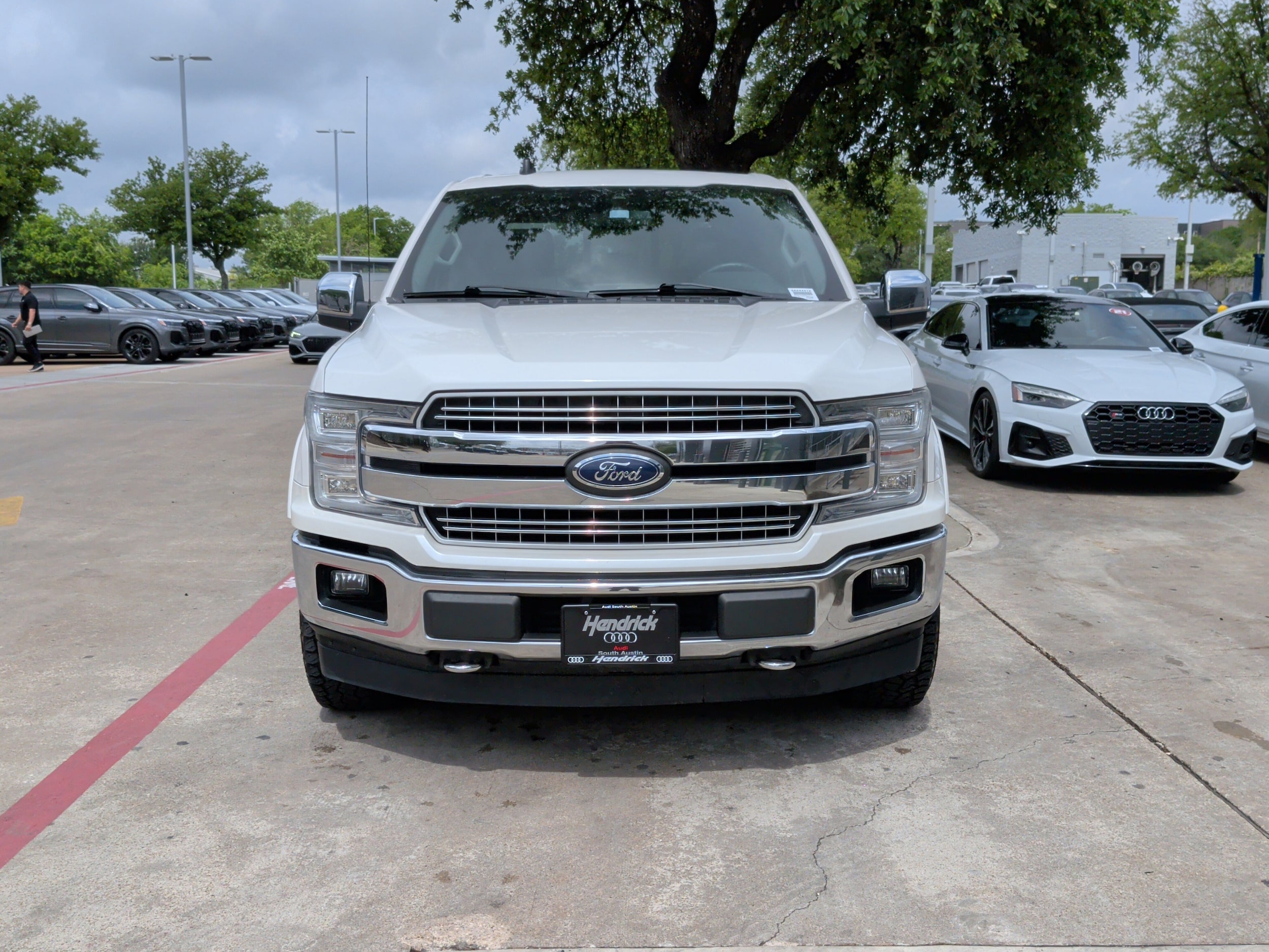2019 Ford F-150 LARIAT photo 2