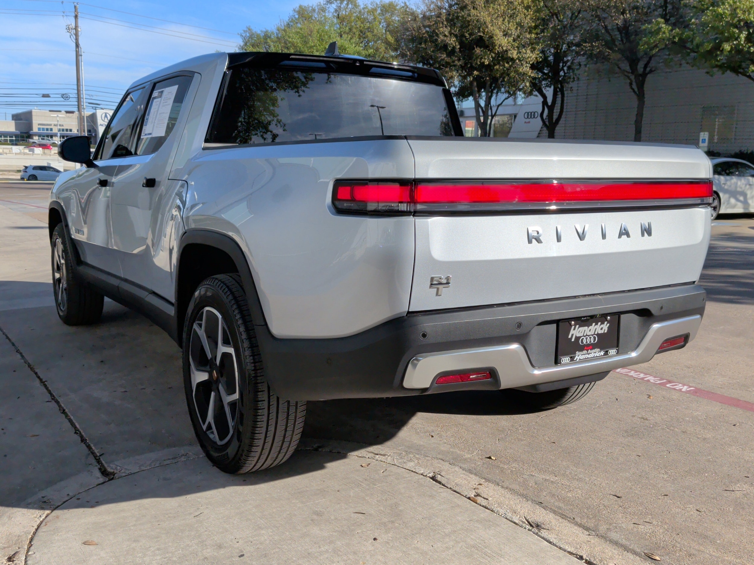 2024 Rivian R1T Adventure Dual-Motor Large Pack photo 6