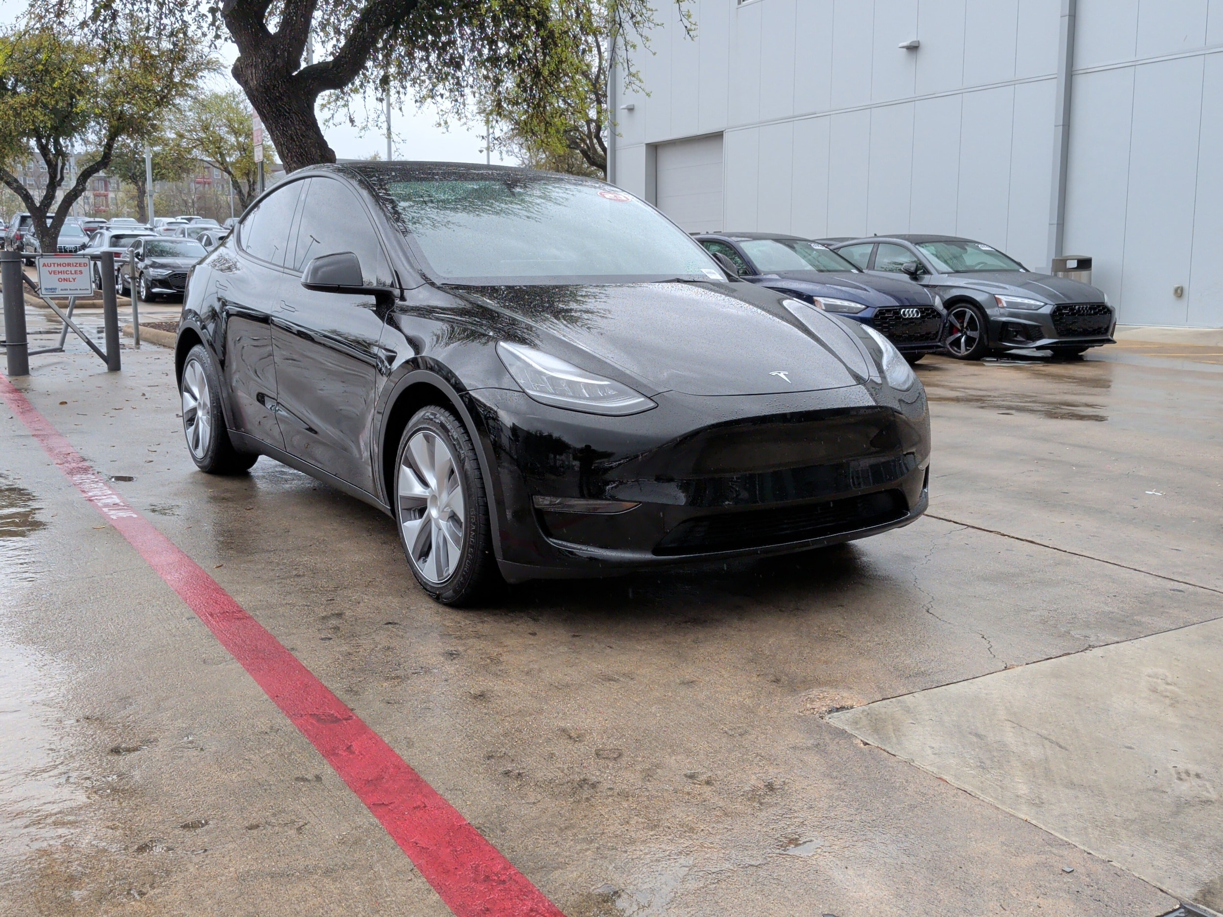 Used 2023 Tesla Model Y Long Range with VIN 7SAYGDEEXPA111371 for sale in Austin, TX