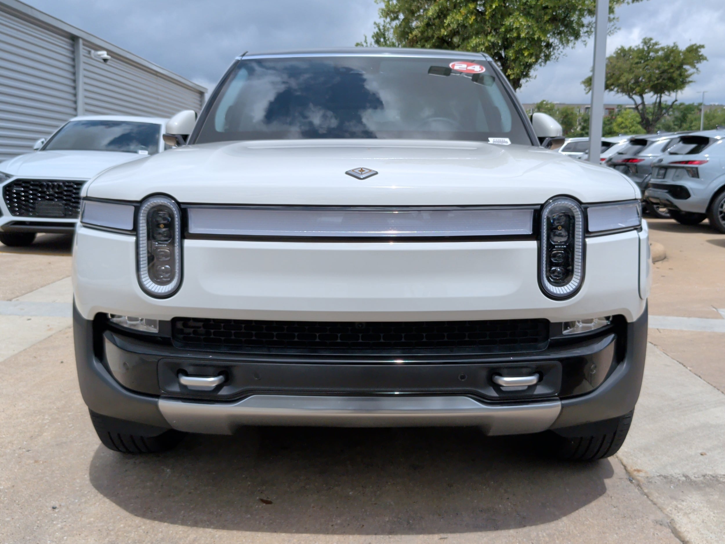 Rivian R1S Adventure Quad-Motor Large Pack