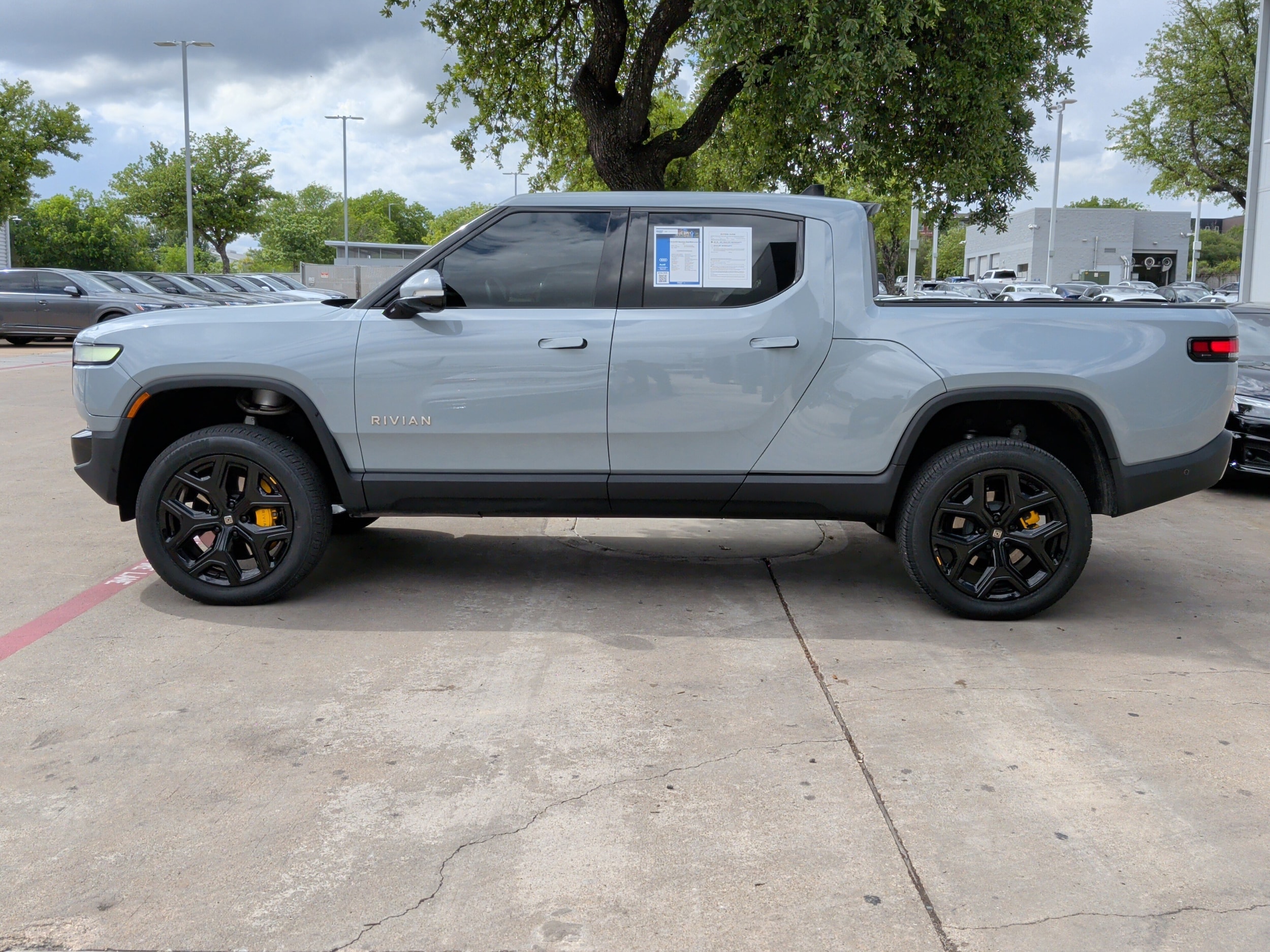 2023 Rivian R1T Adventure Quad-Motor Large Pack photo 5