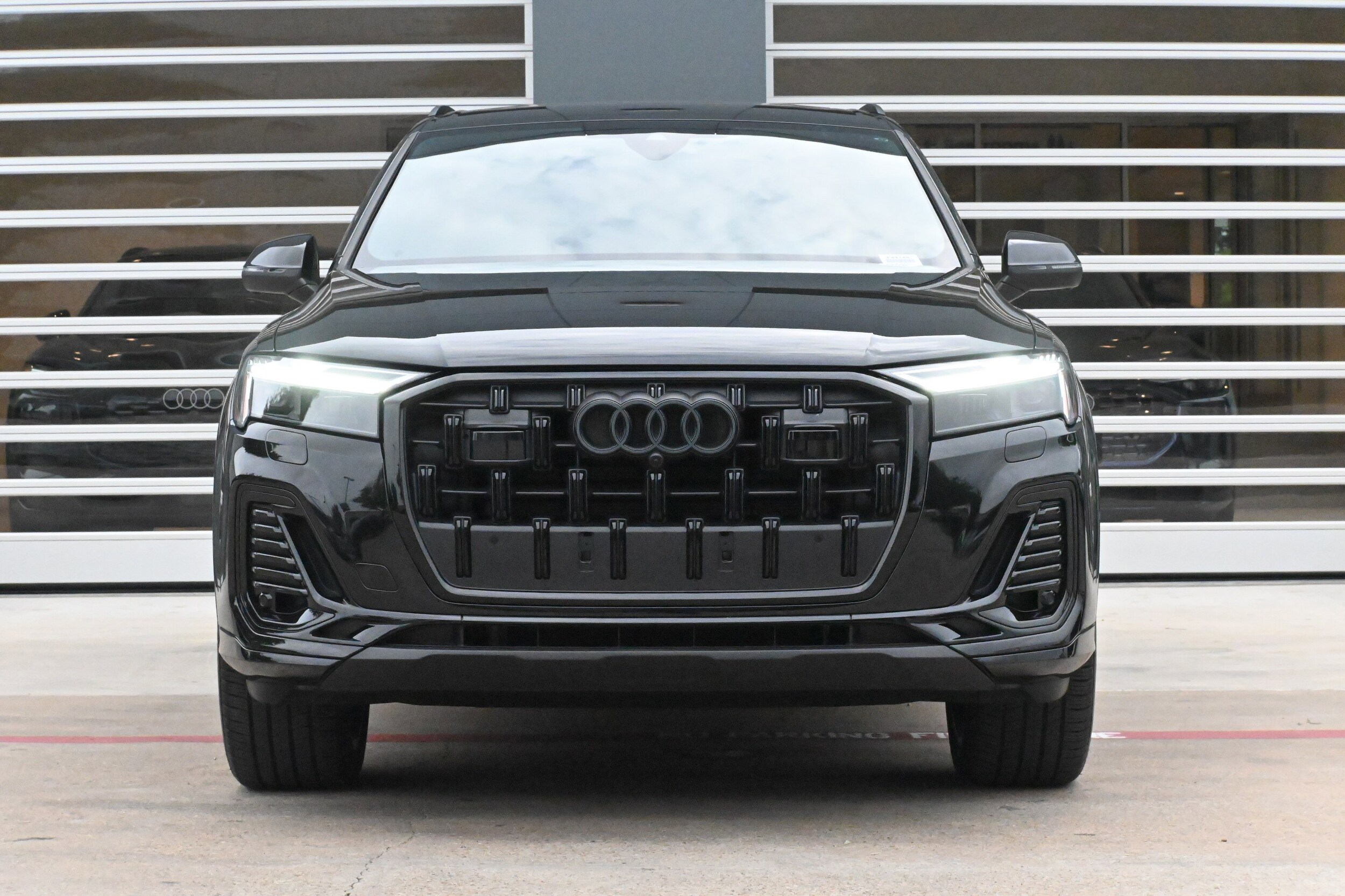 2025 Audi Q7 Premium Plus photo 2