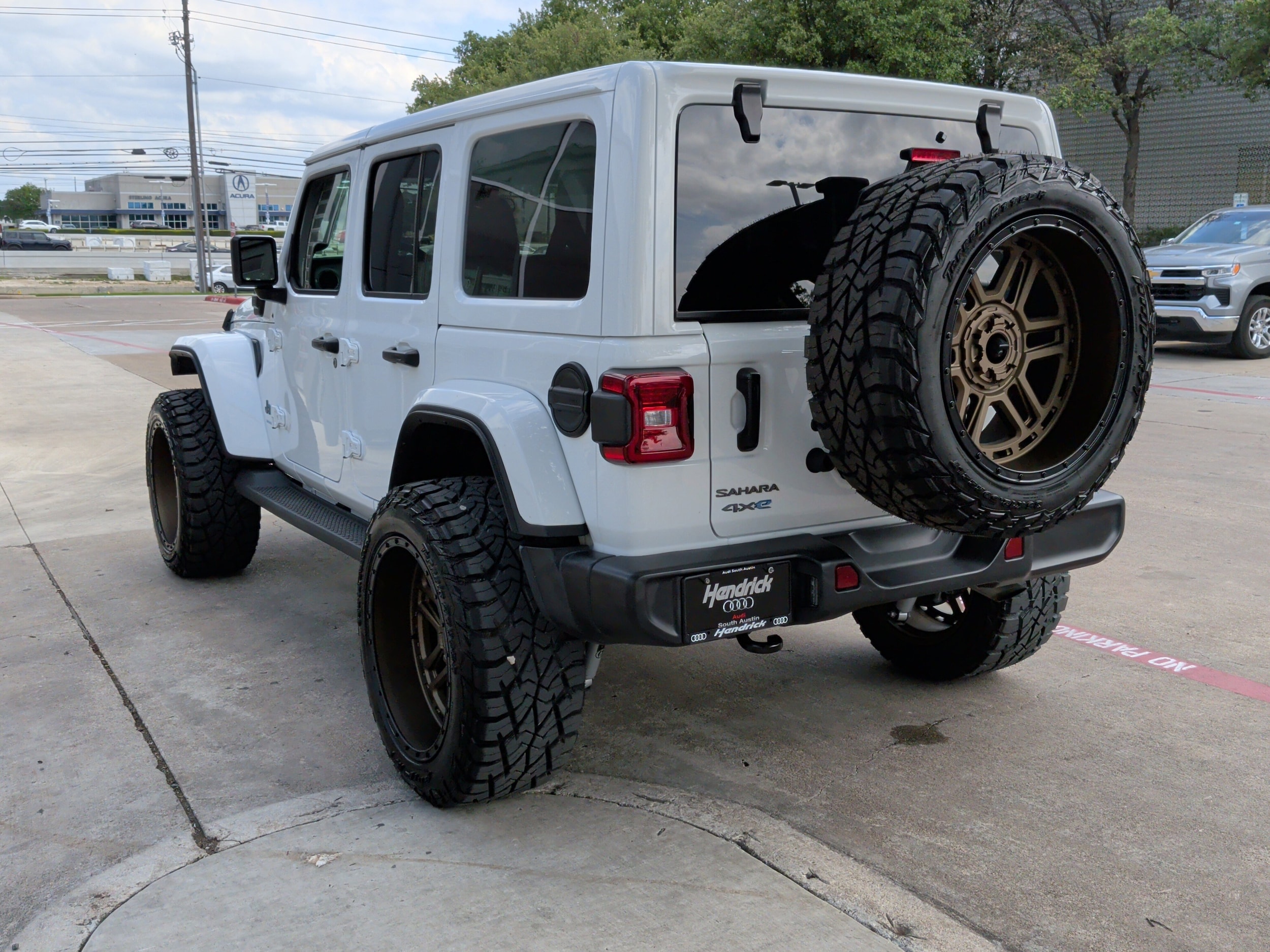 2025 Jeep Wrangler 4xe Sahara photo 6