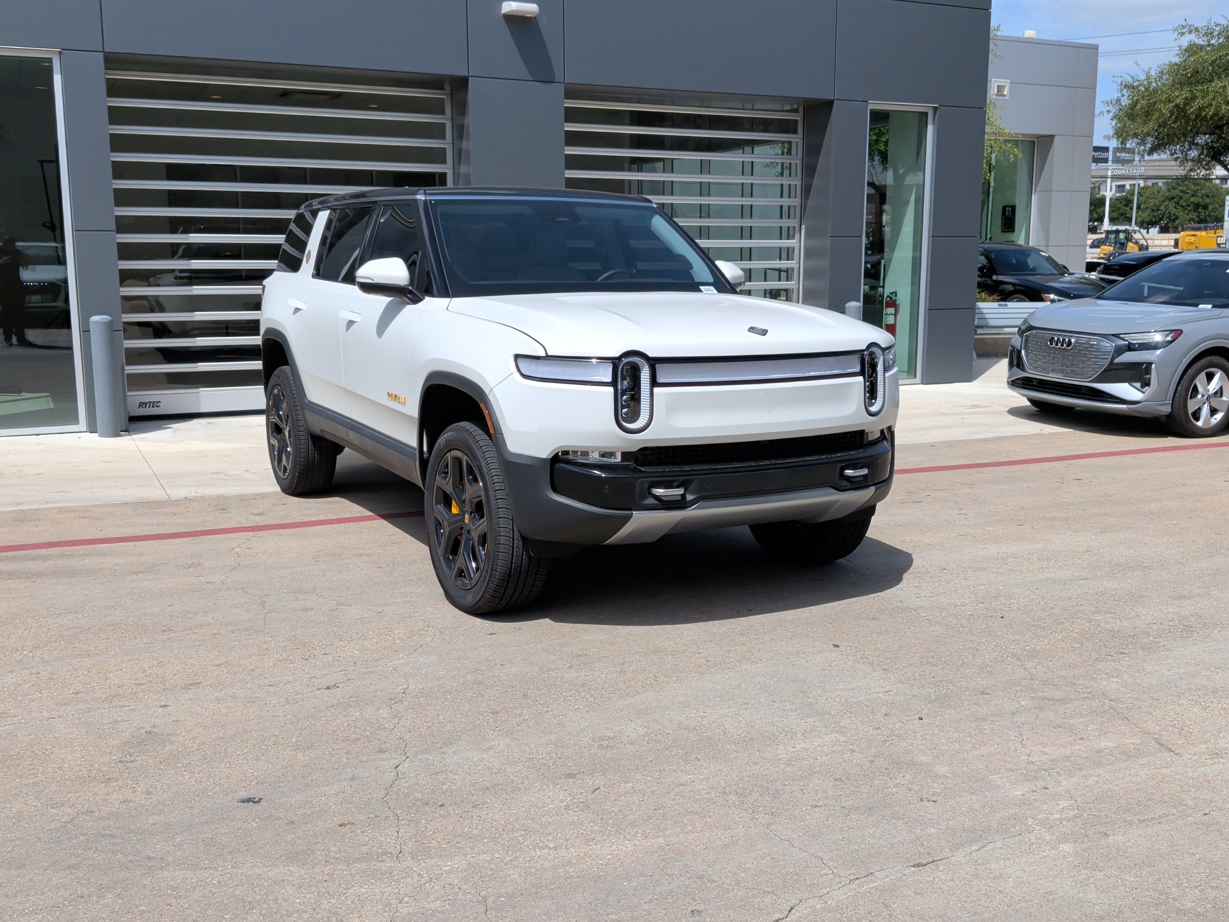 Rivian R1S Adventure