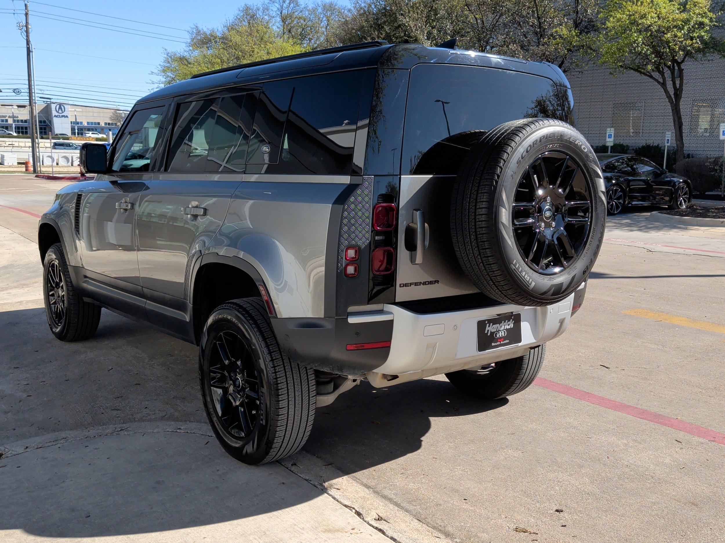 2024 Land Rover Defender S photo 6