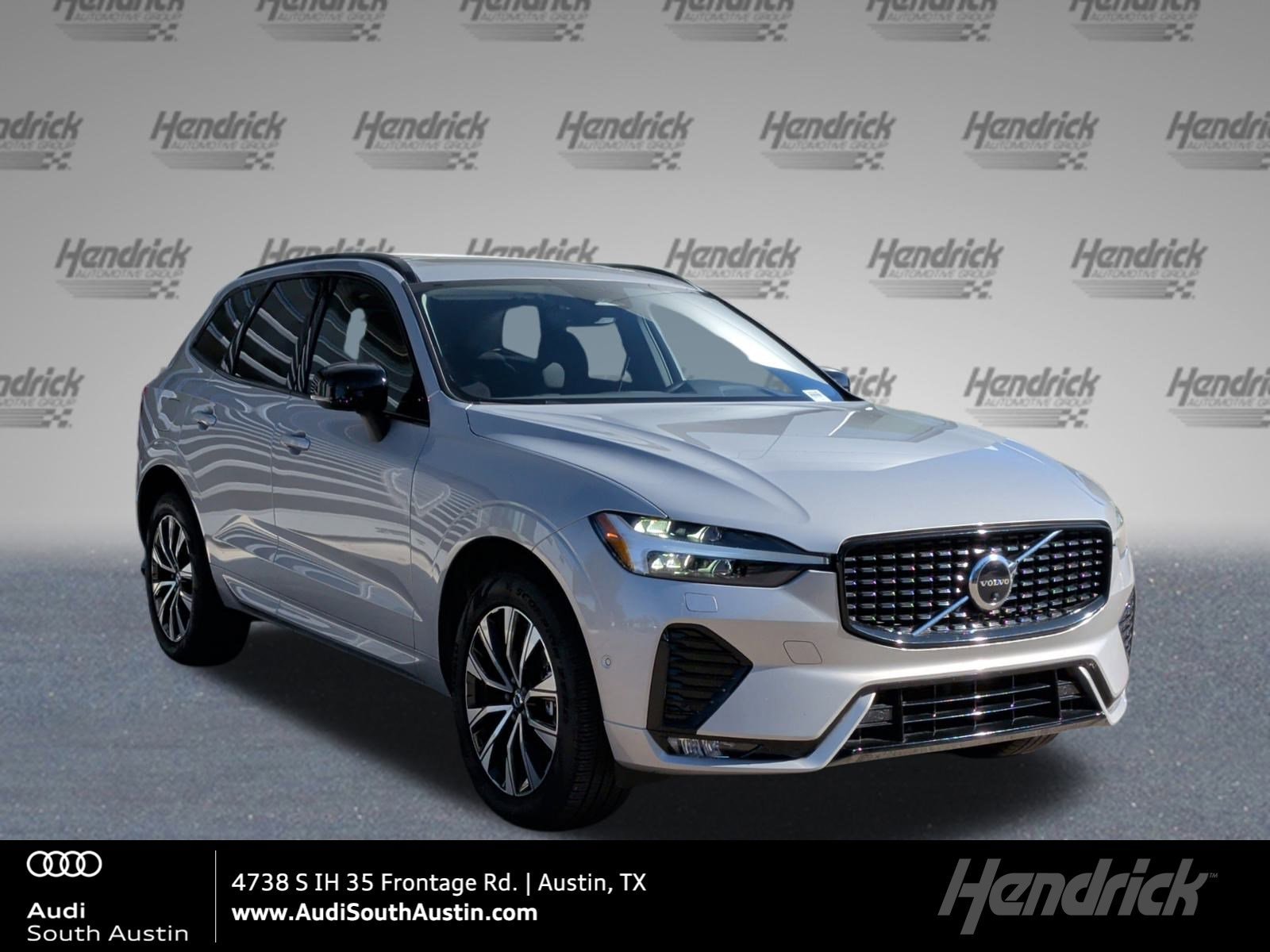 2025 Volvo XC60 Plus's photo