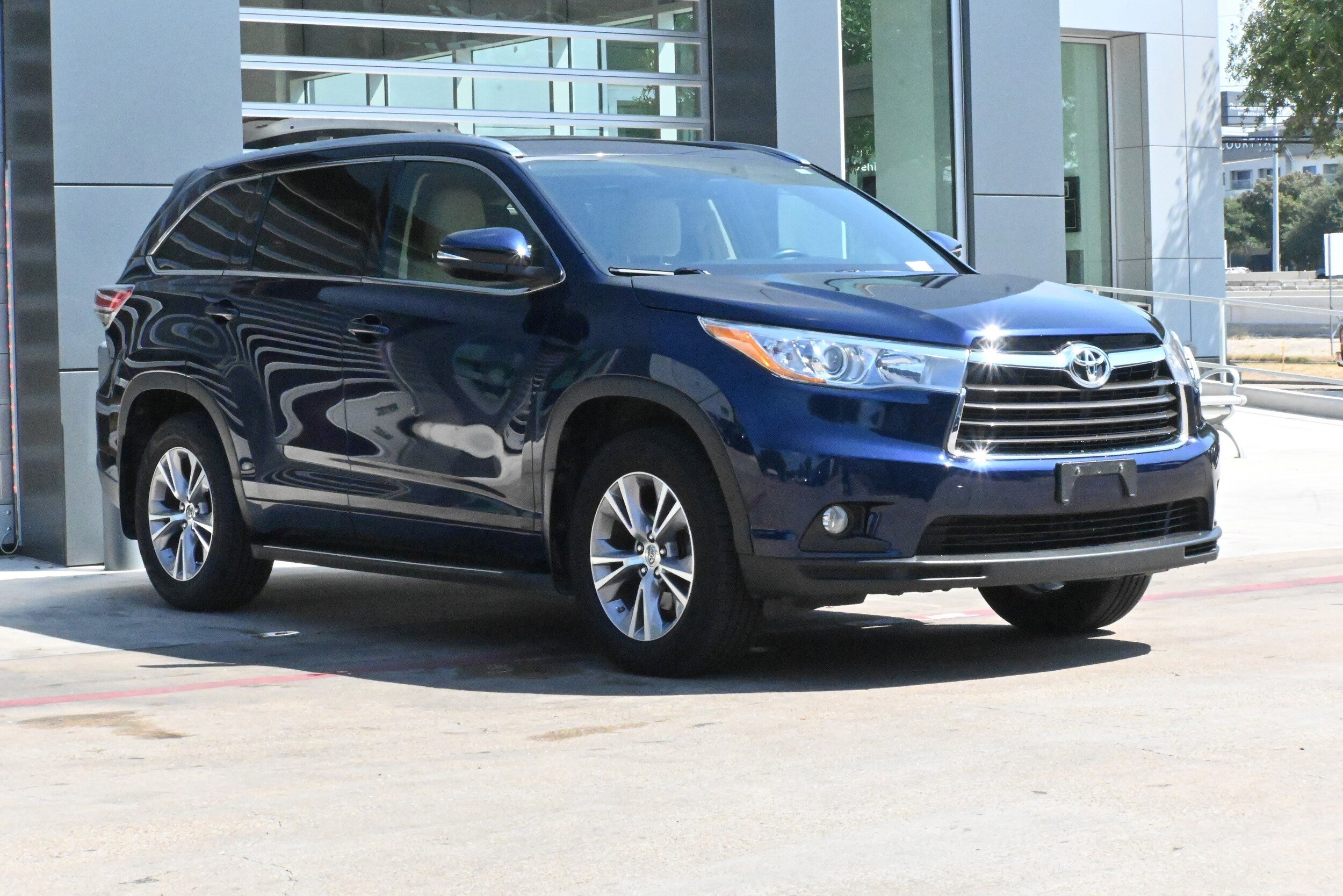 2015 Toyota Highlander XLE photo 2