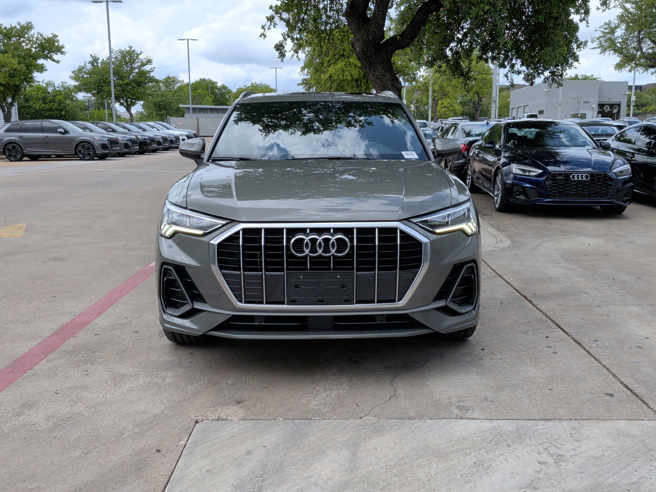2020 Audi Q3 S line Premium Plus photo 2