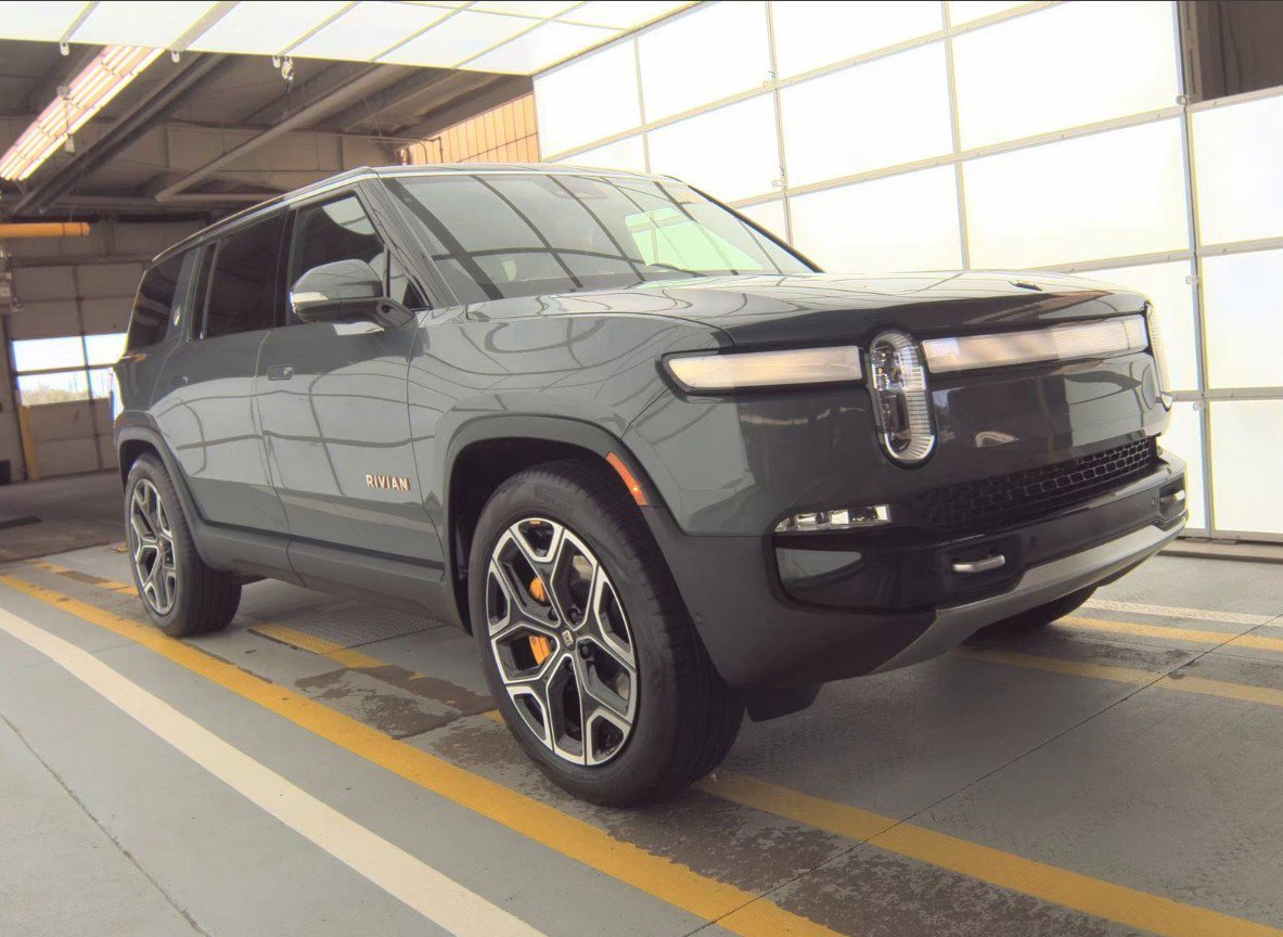 Rivian R1S Adventure Quad-Motor Large Pack
