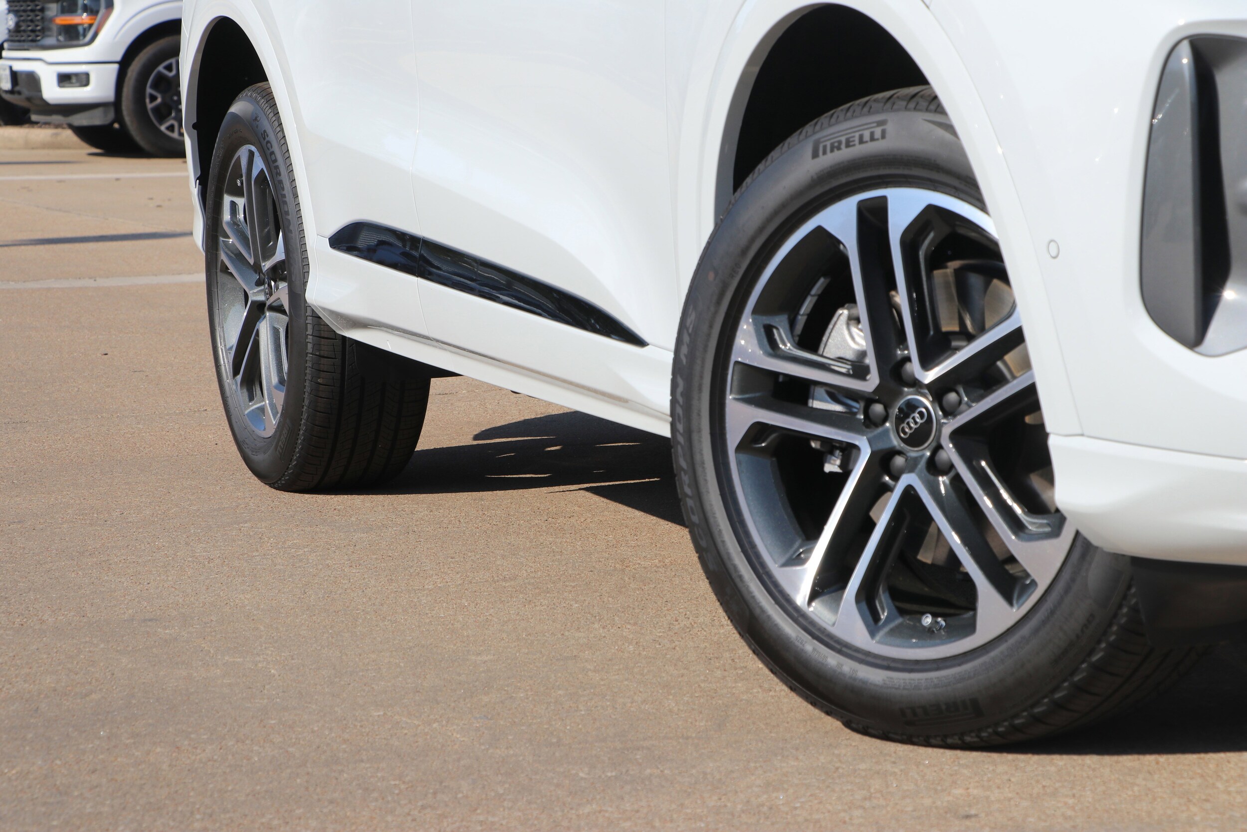 2025 Audi Q5 2.0T Premium Plus photo 3