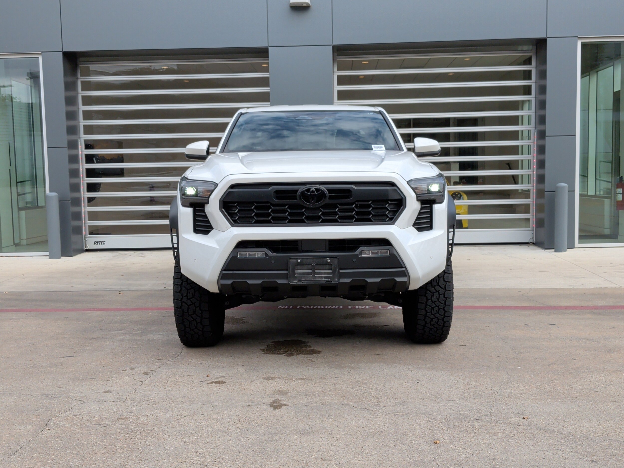 2024 Toyota Tacoma TRD photo 3