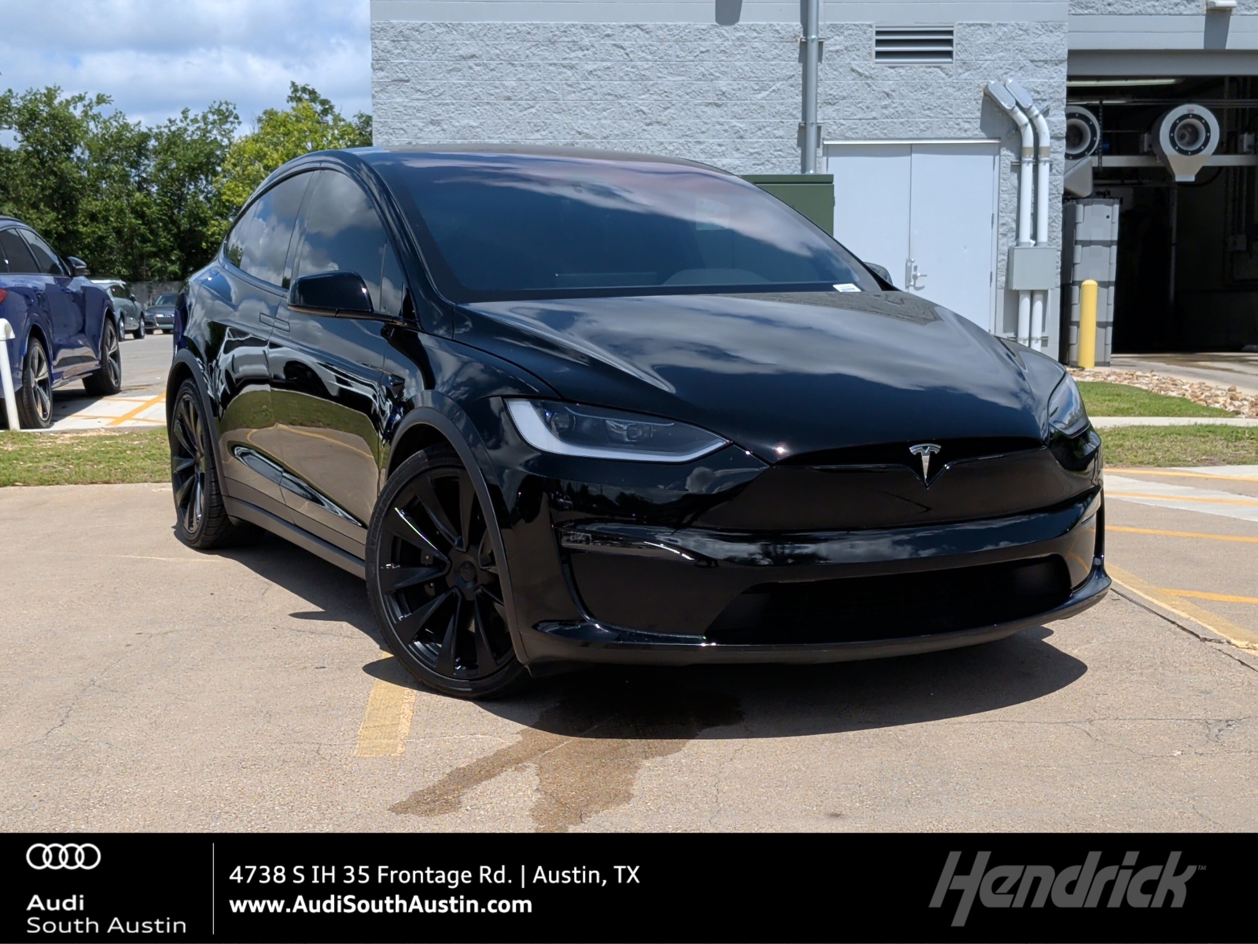 2023 Tesla Model X Long Range's photo