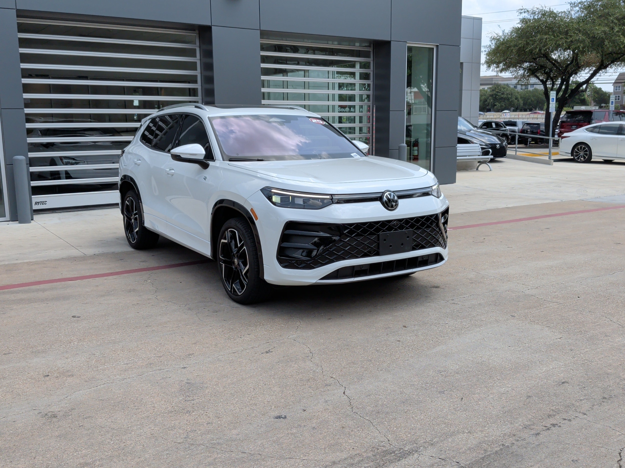 2025 Volkswagen Tiguan SEL R-Line