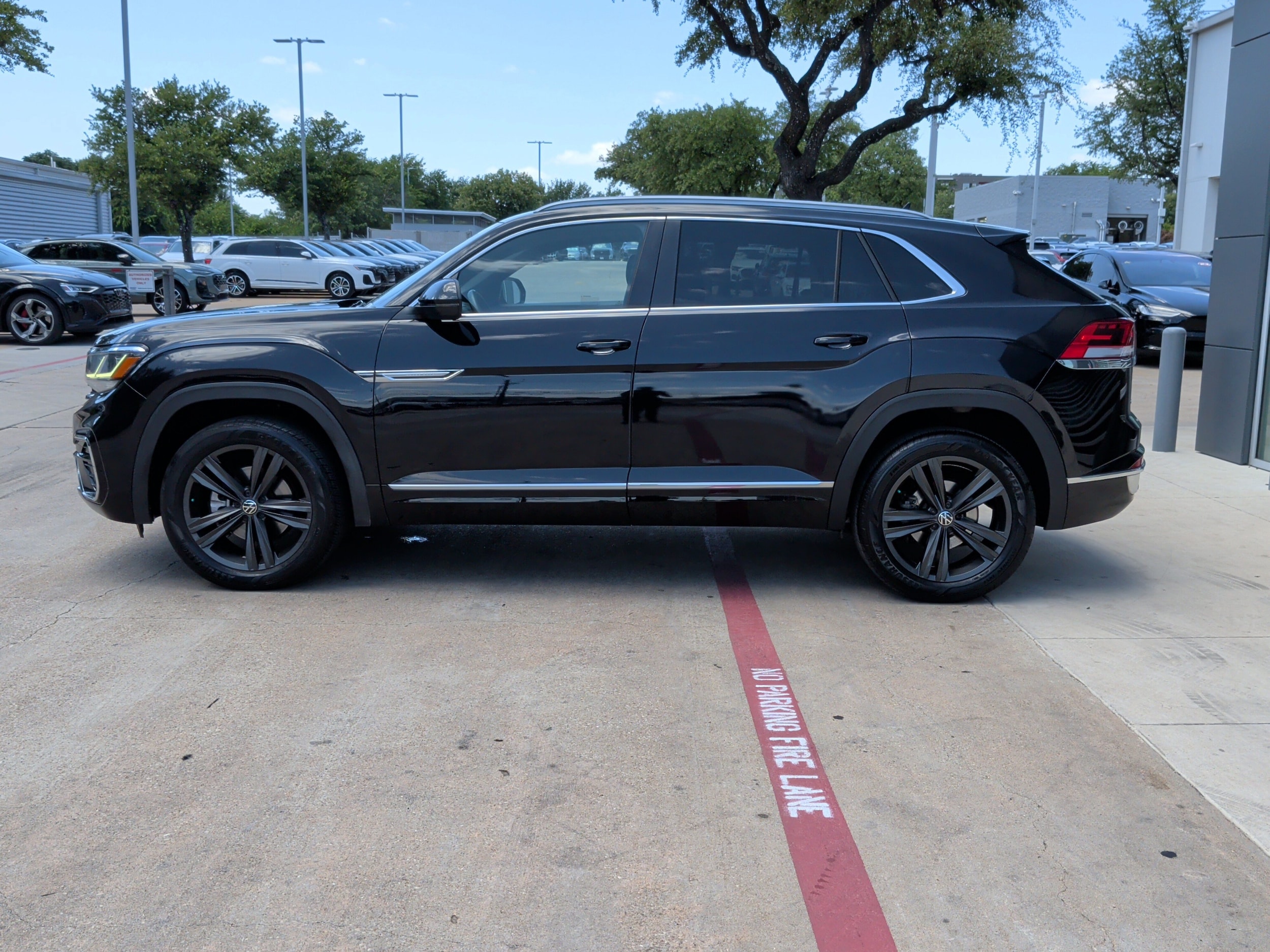 2022 Volkswagen Atlas Cross Sport 2.0T SEL R-Line 4MOTION