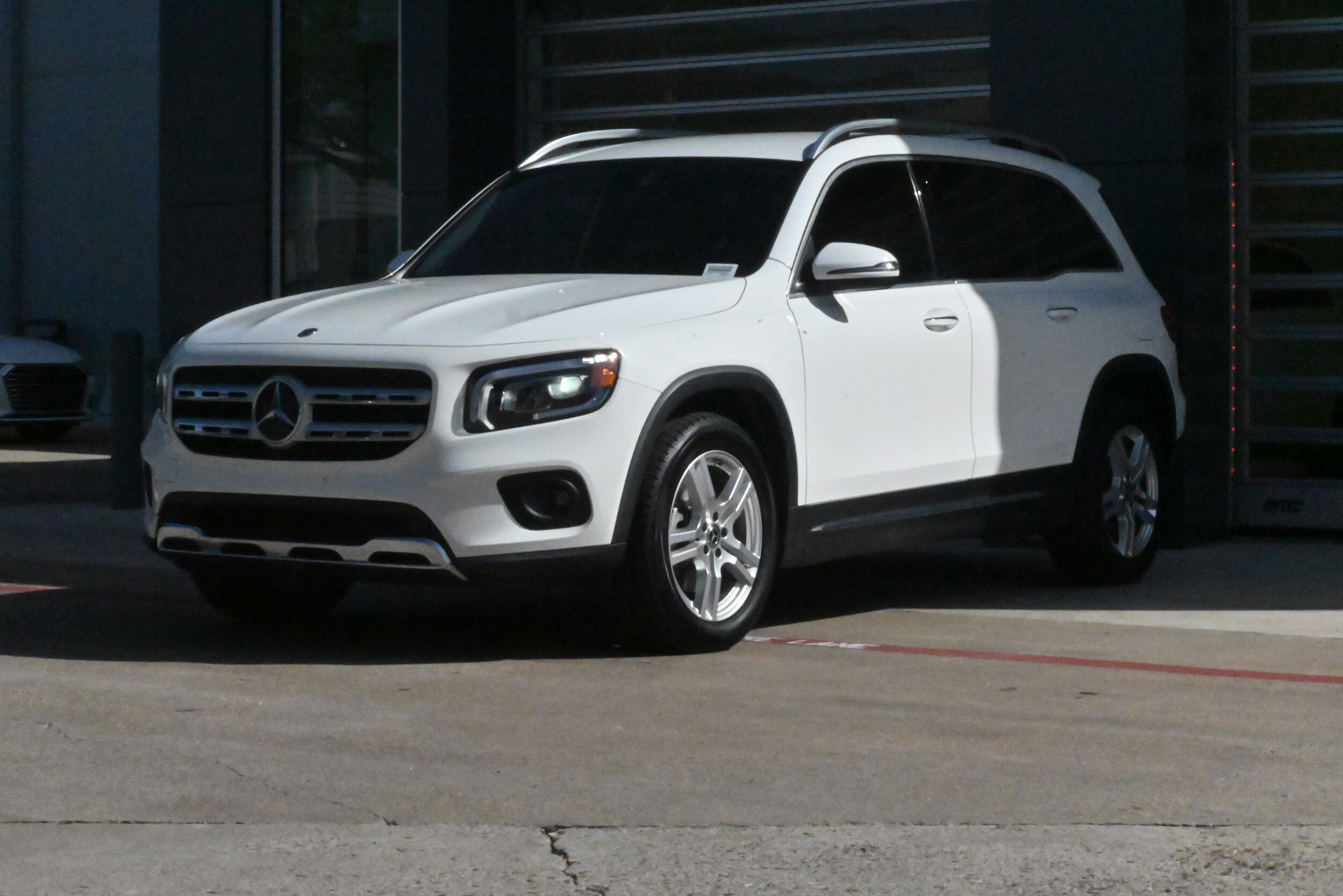 2021 Mercedes Benz GLB 250 photo 3